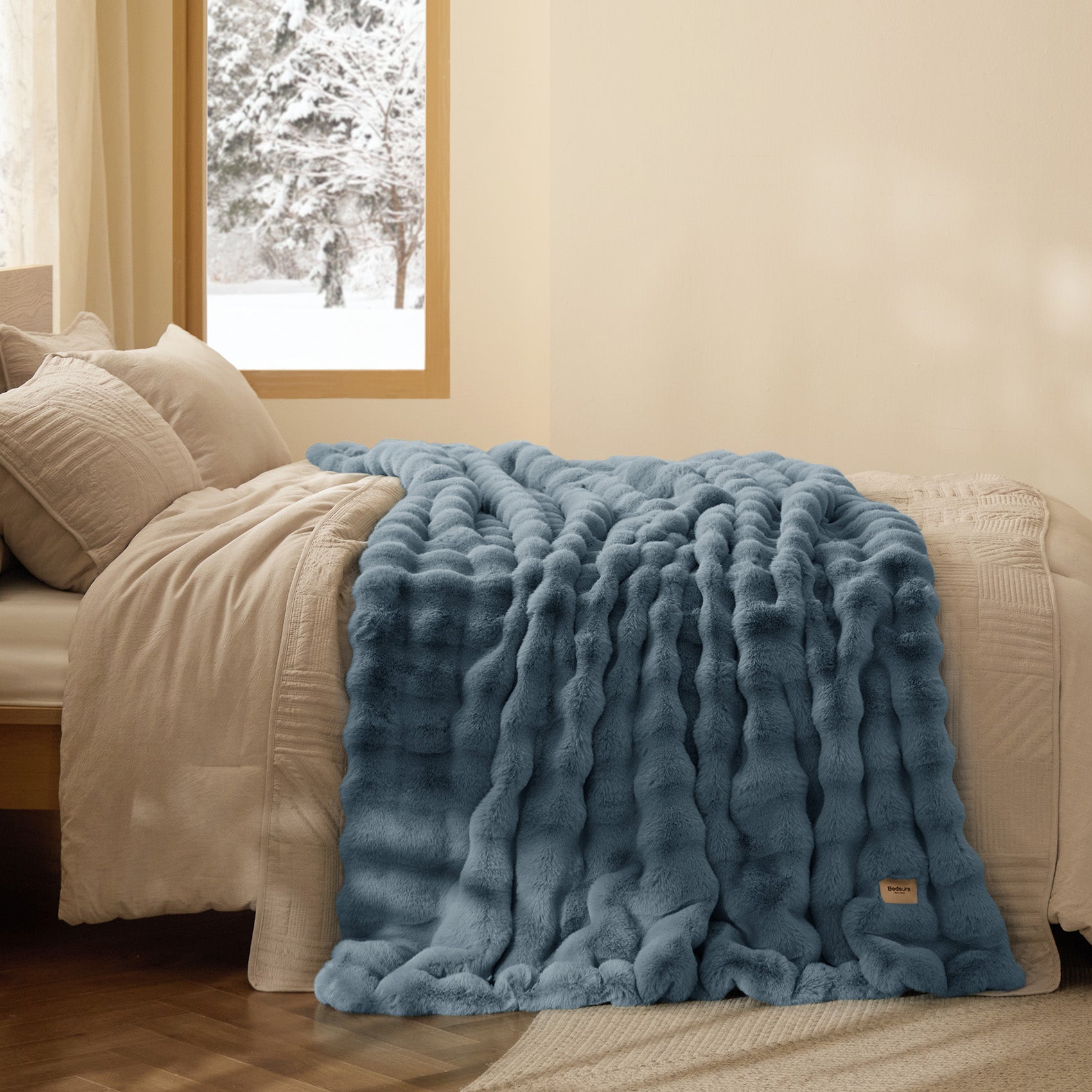 GentleSoft™ Bubble Faux Fur Blanket ( )