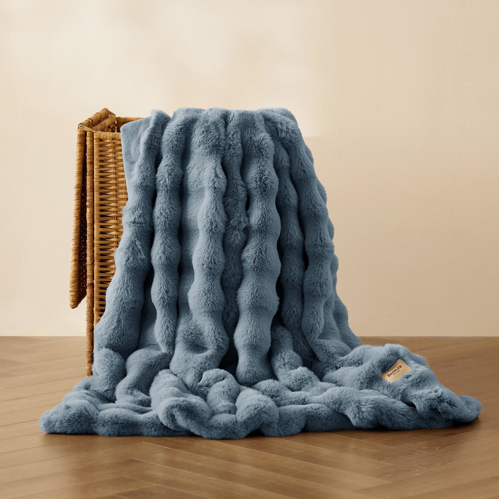 GentleSoft™ Bubble Faux Fur Blanket ( )