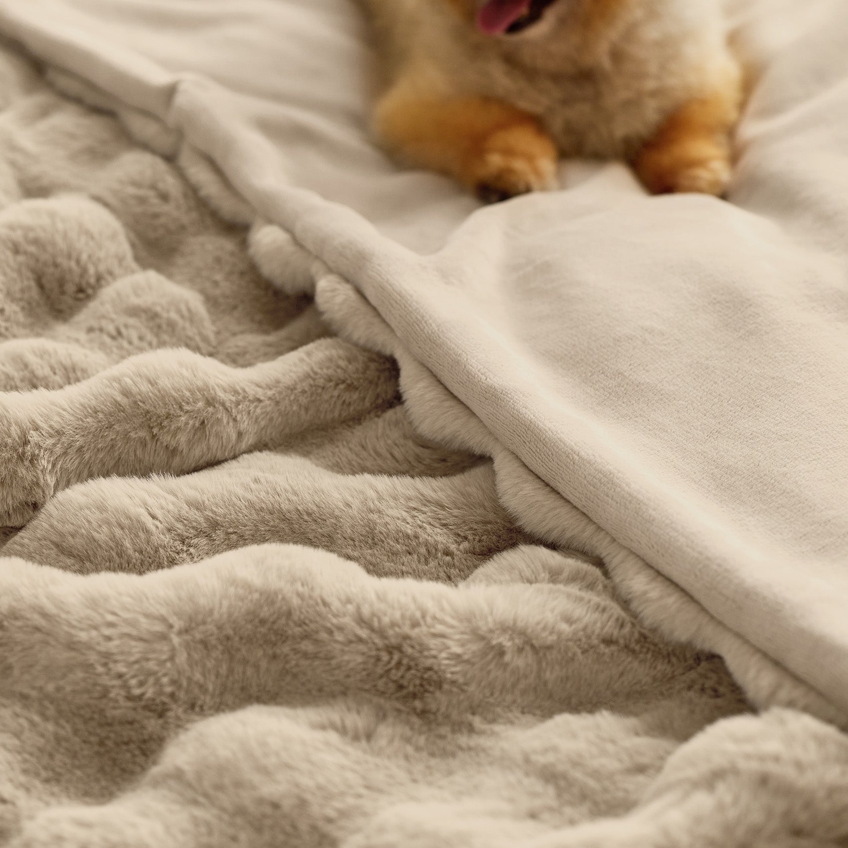 GentleSoft™ Bubble Faux Fur Blanket ( )