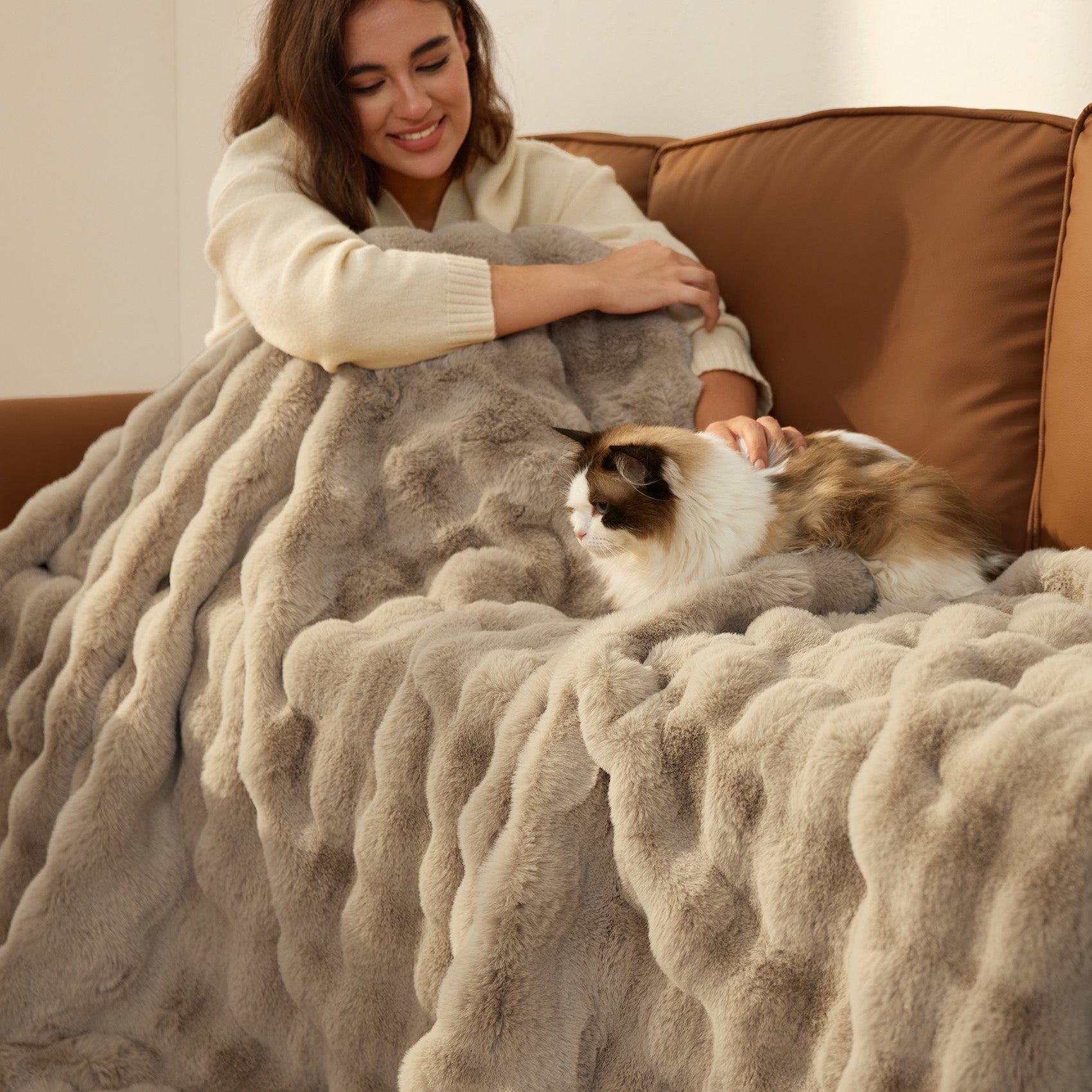 GentleSoft™ Bubble Faux Fur Blanket ( )