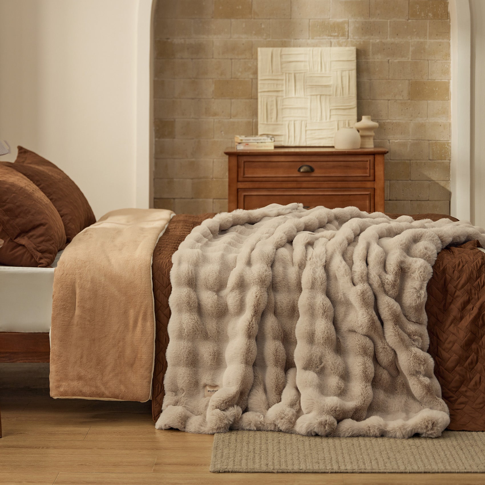 GentleSoft™ Bubble Faux Fur Blanket ( )