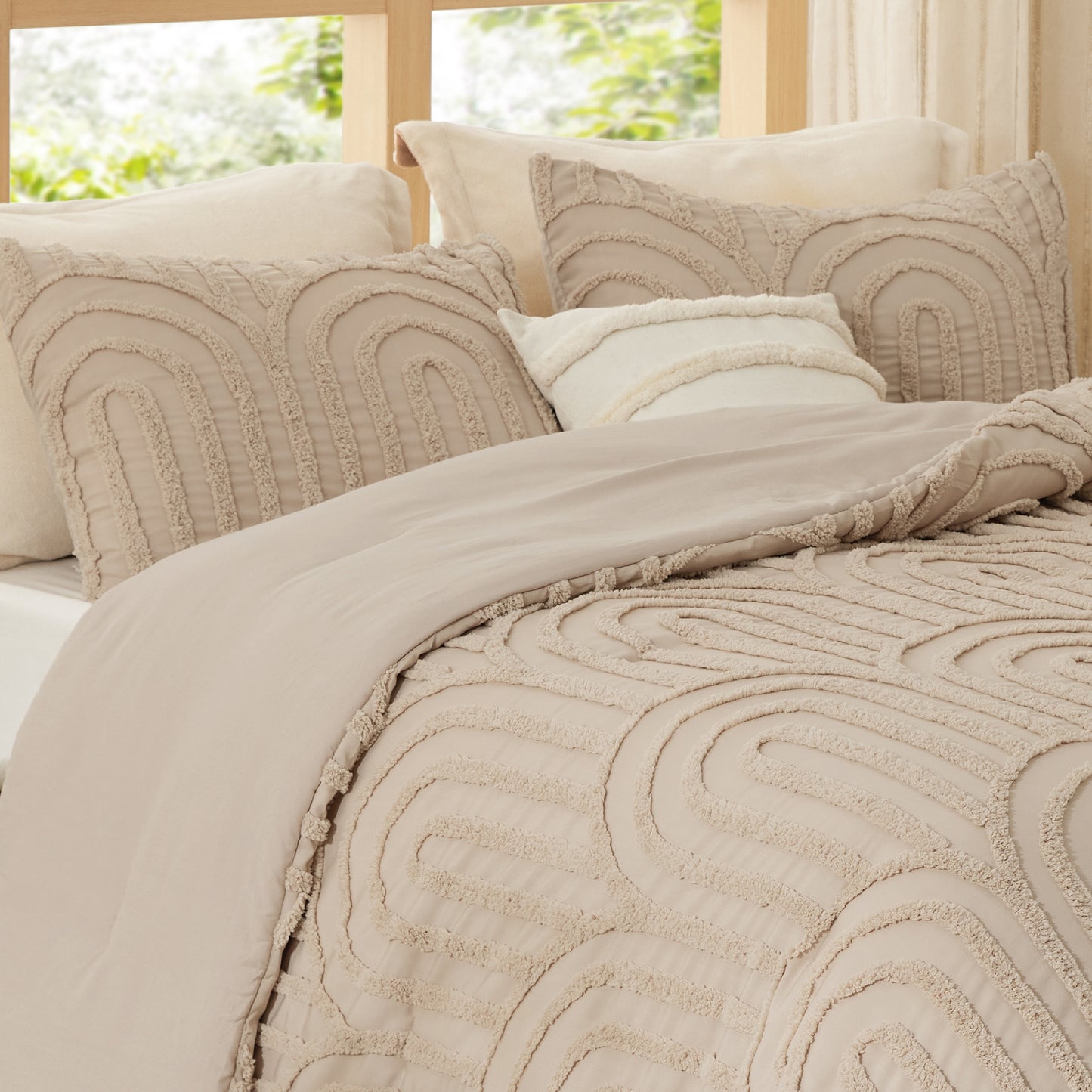 Fluffy Arch Tufted Comforter Set