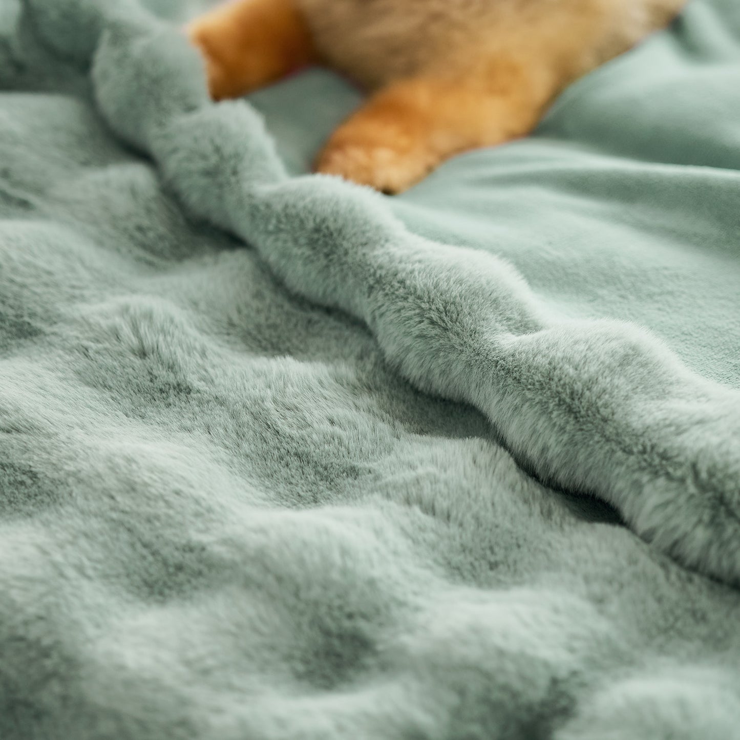 GentleSoft™ Bubble Faux Fur Blanket ( )