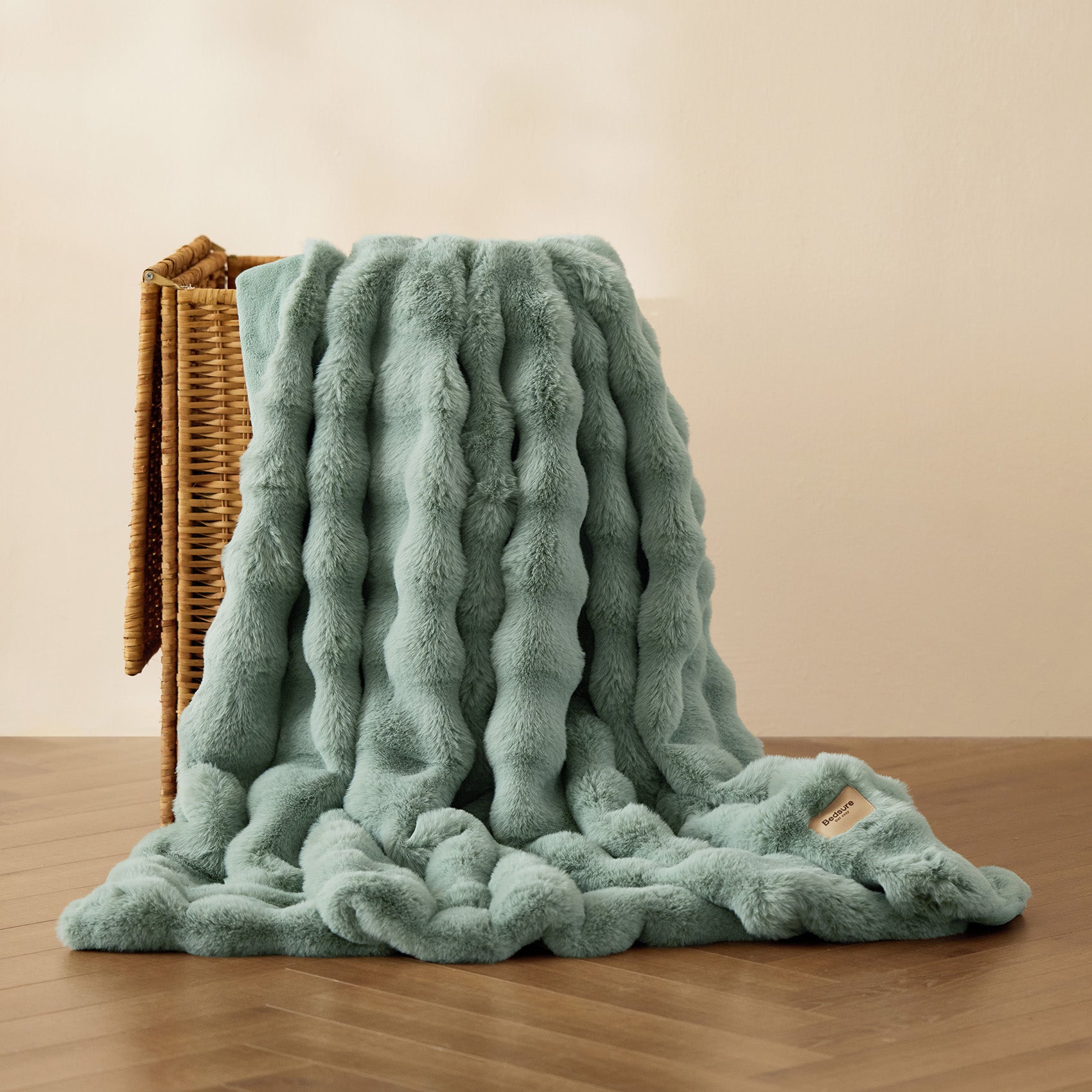 GentleSoft™ Bubble Faux Fur Blanket ( )