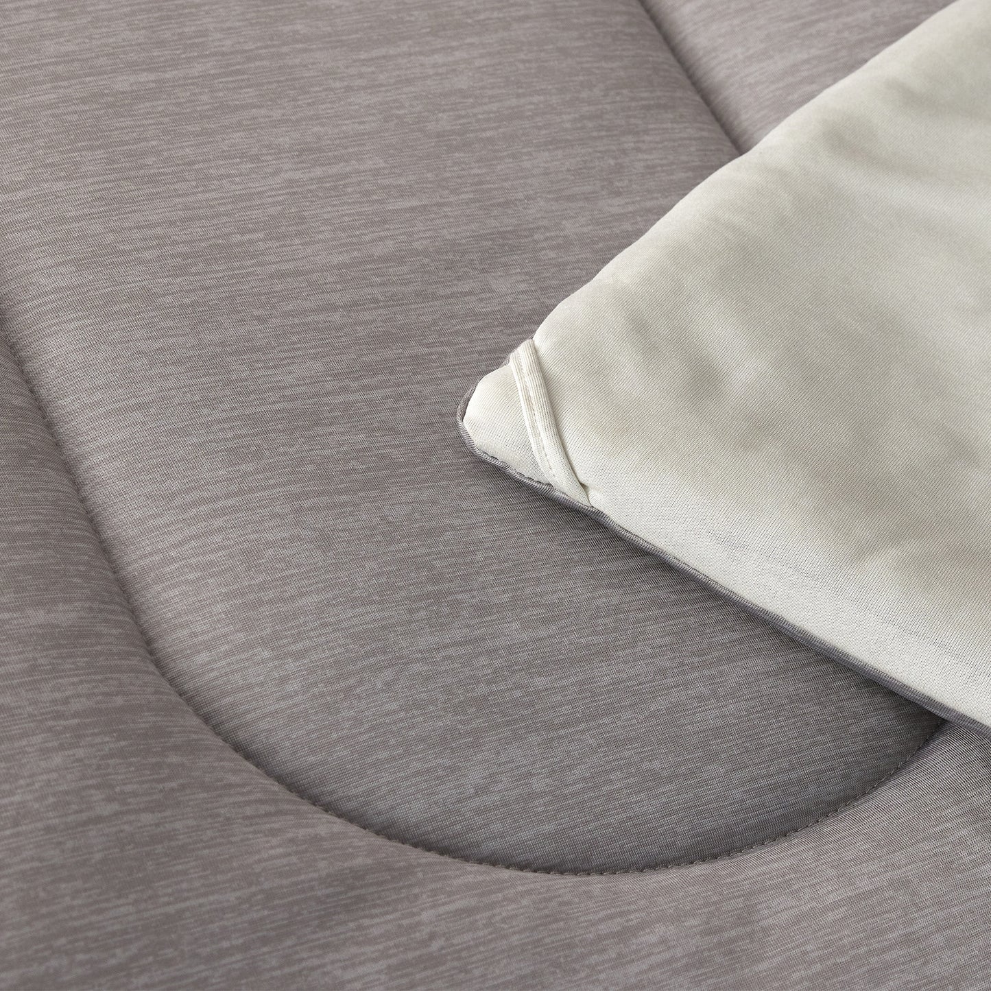 Reversible Warm and Cooling Comforter Set