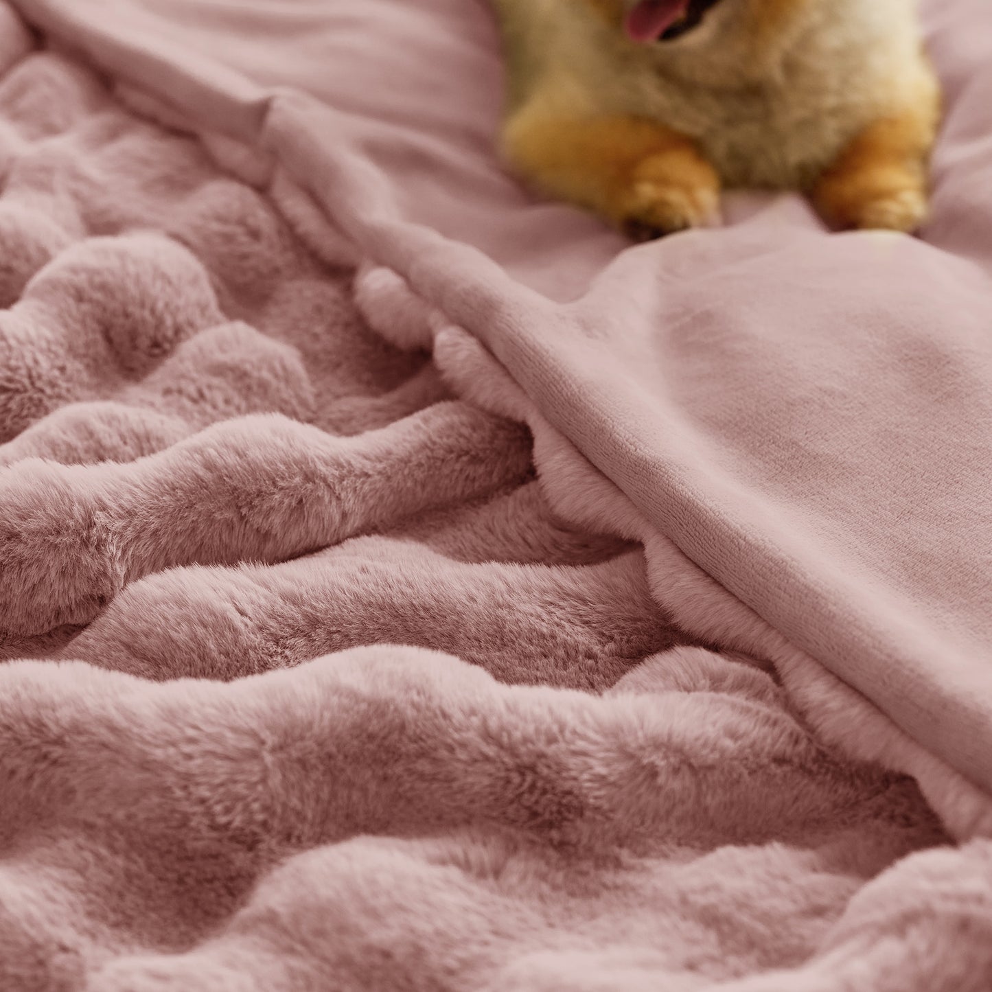 GentleSoft™ Bubble Faux Fur Blanket ( )