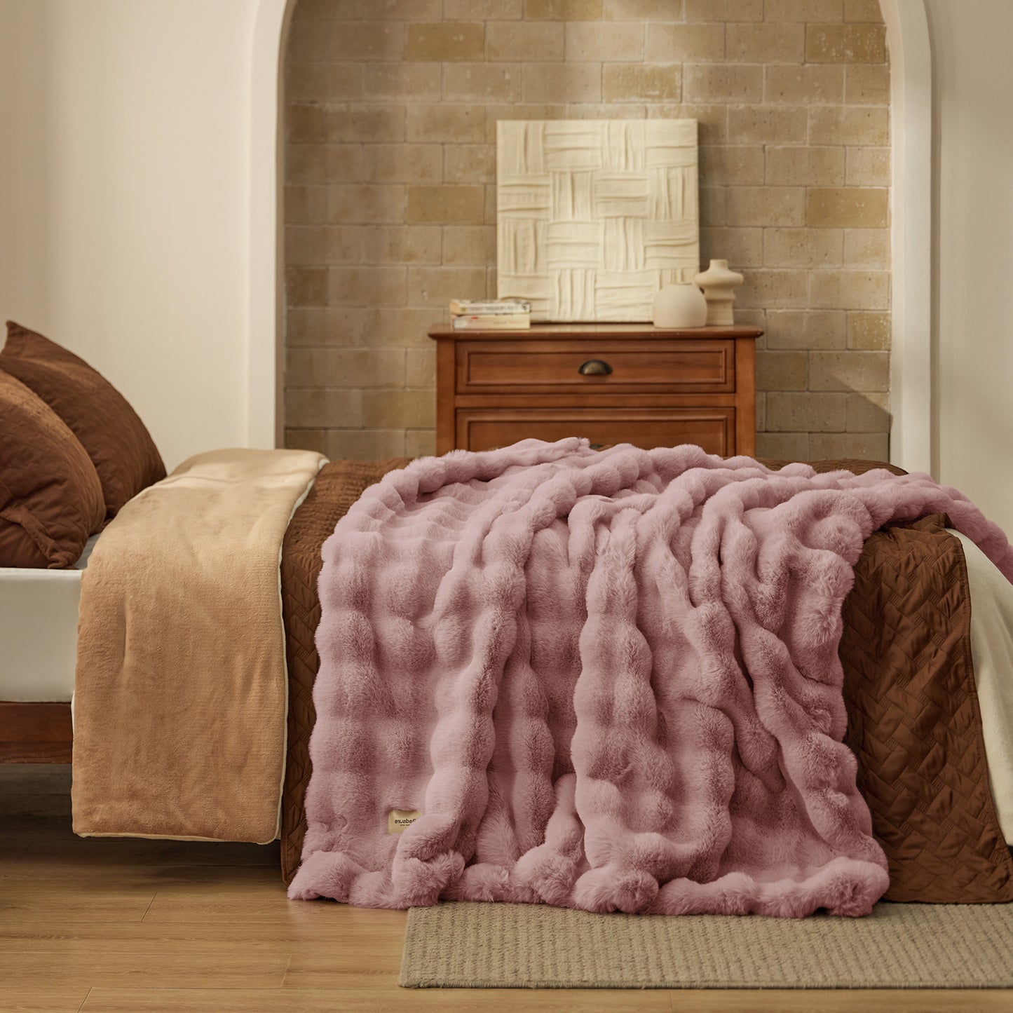 GentleSoft™ Bubble Faux Fur Blanket ( )