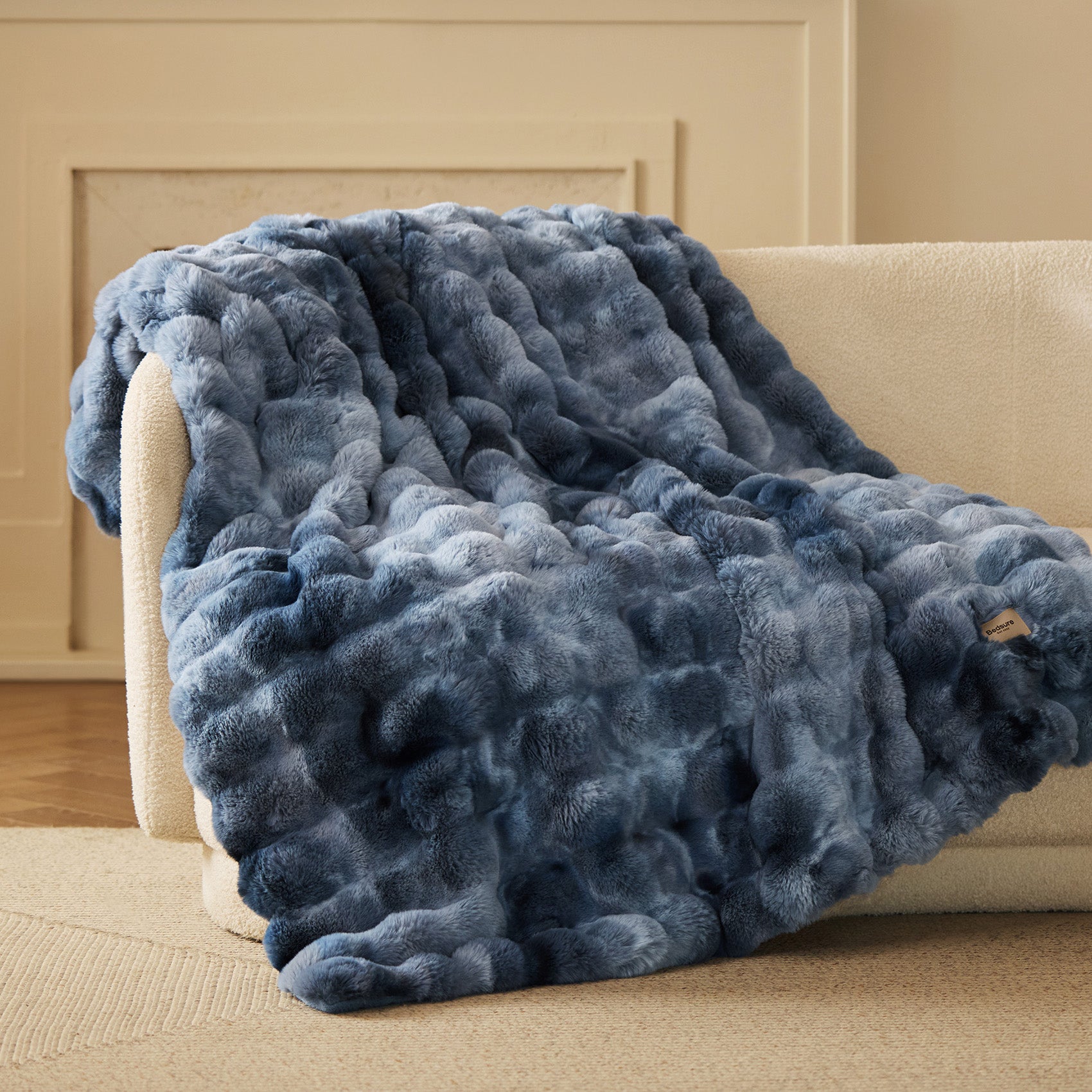 GentleSoft™ Bubble Faux Fur Blanket ( )