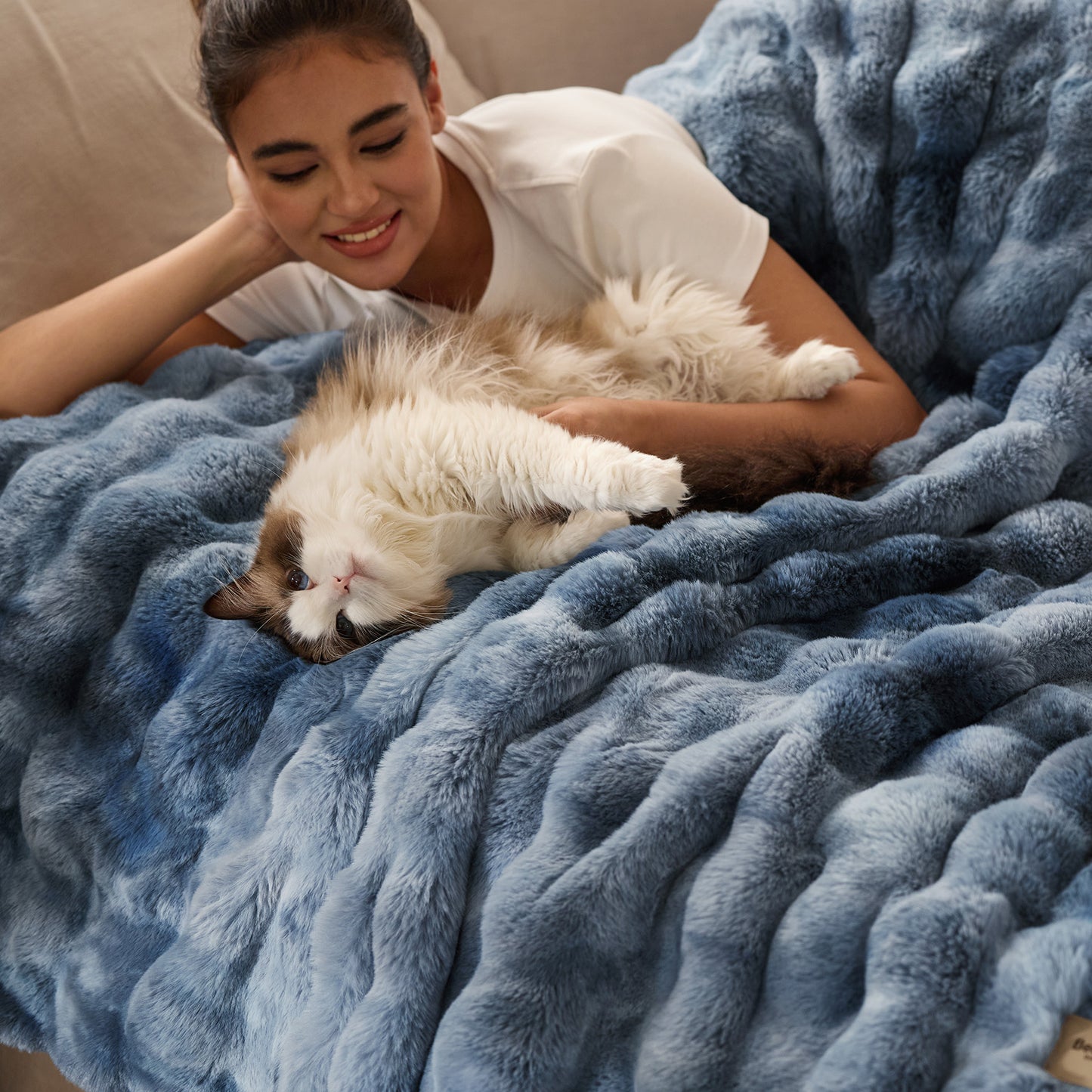 GentleSoft™ Bubble Faux Fur Blanket ( )