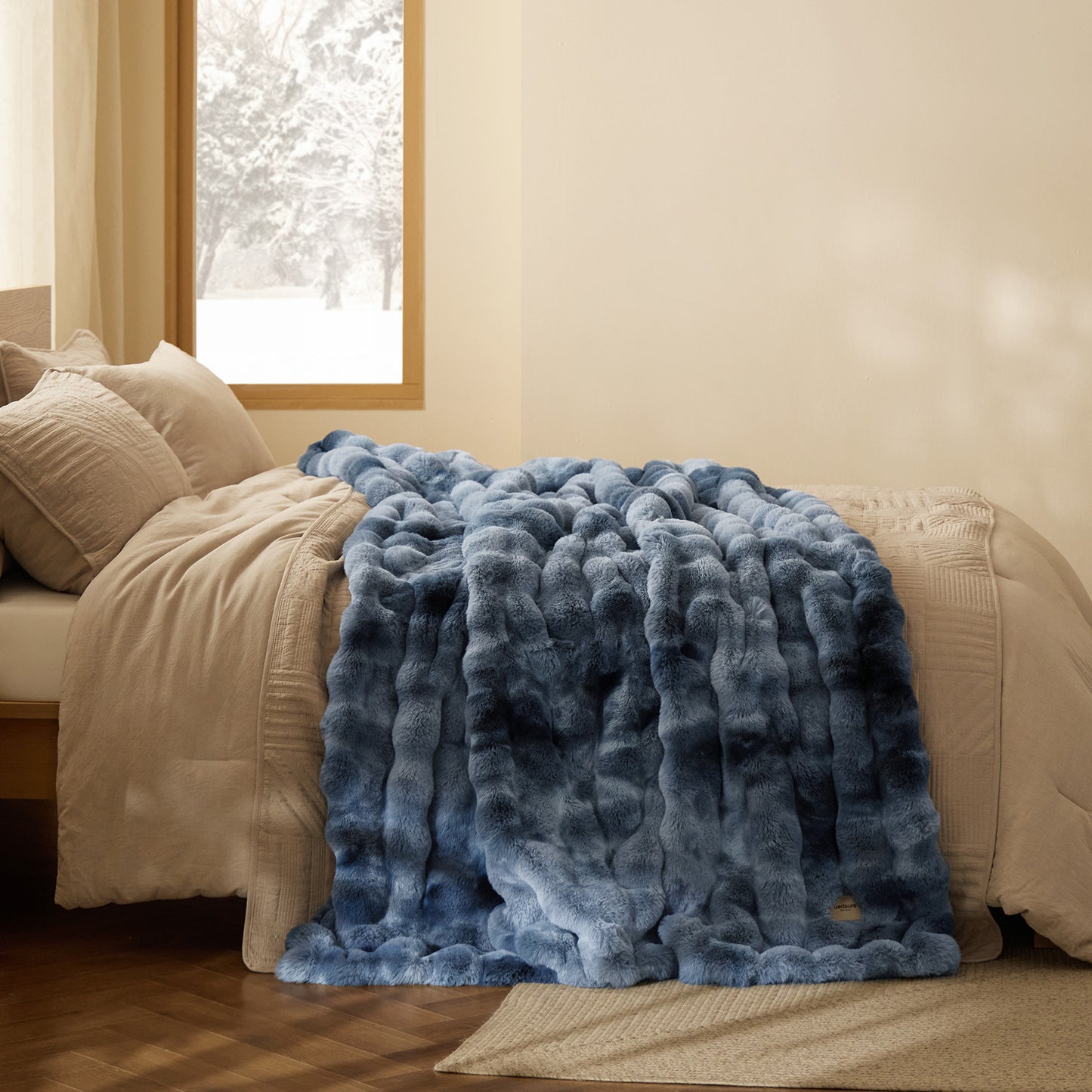 GentleSoft™ Bubble Faux Fur Blanket ( )