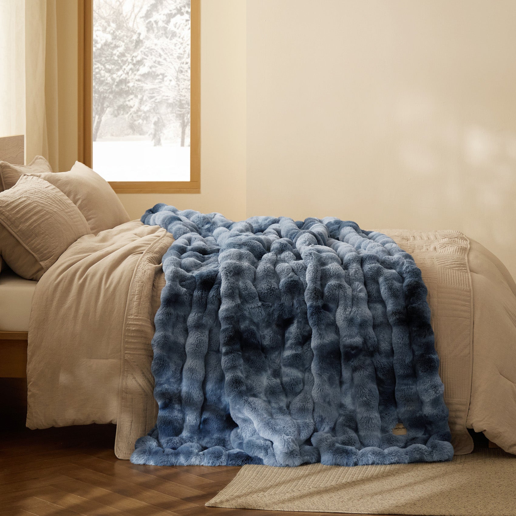 GentleSoft™ Bubble Faux Fur Blanket ( )