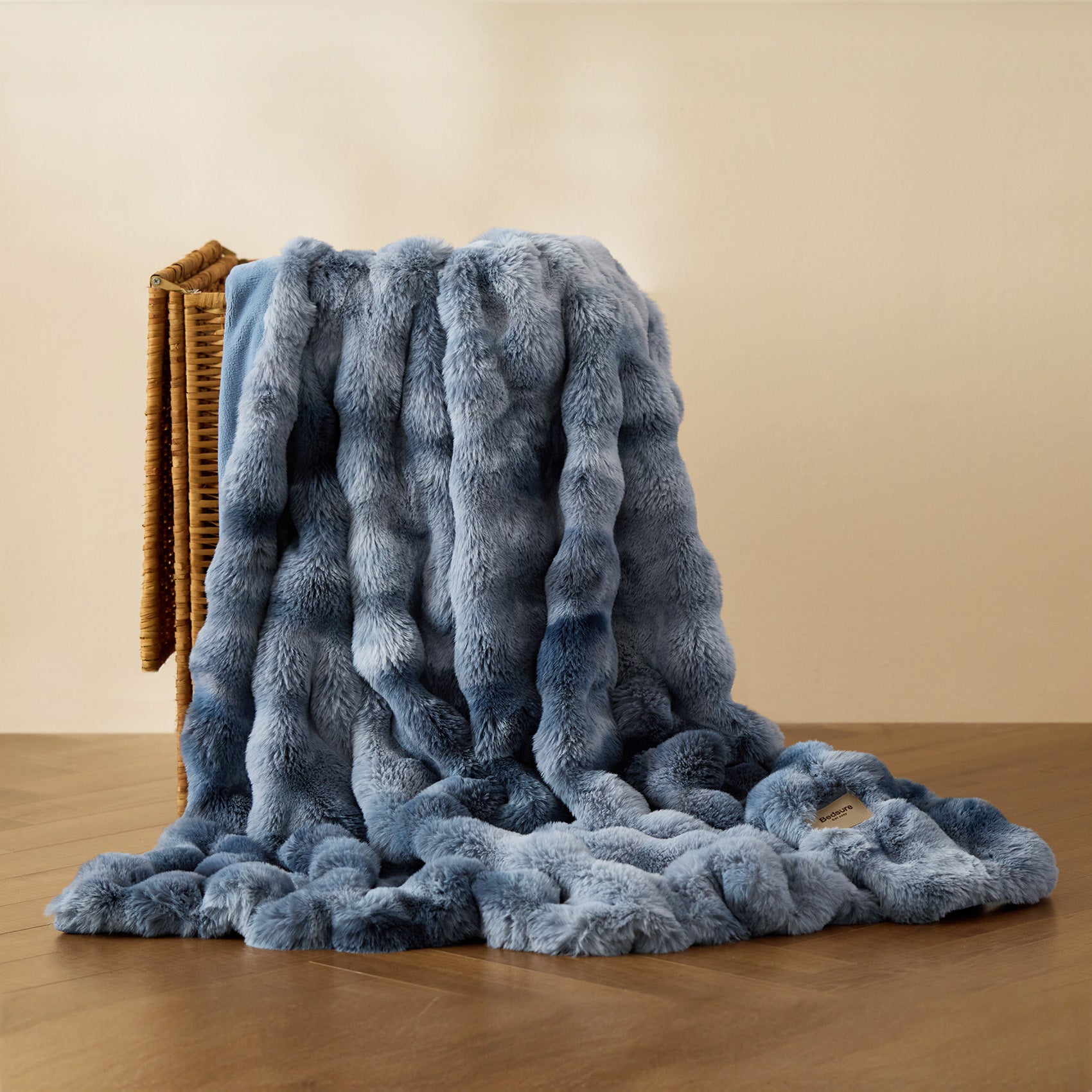 GentleSoft™ Bubble Faux Fur Blanket ( )