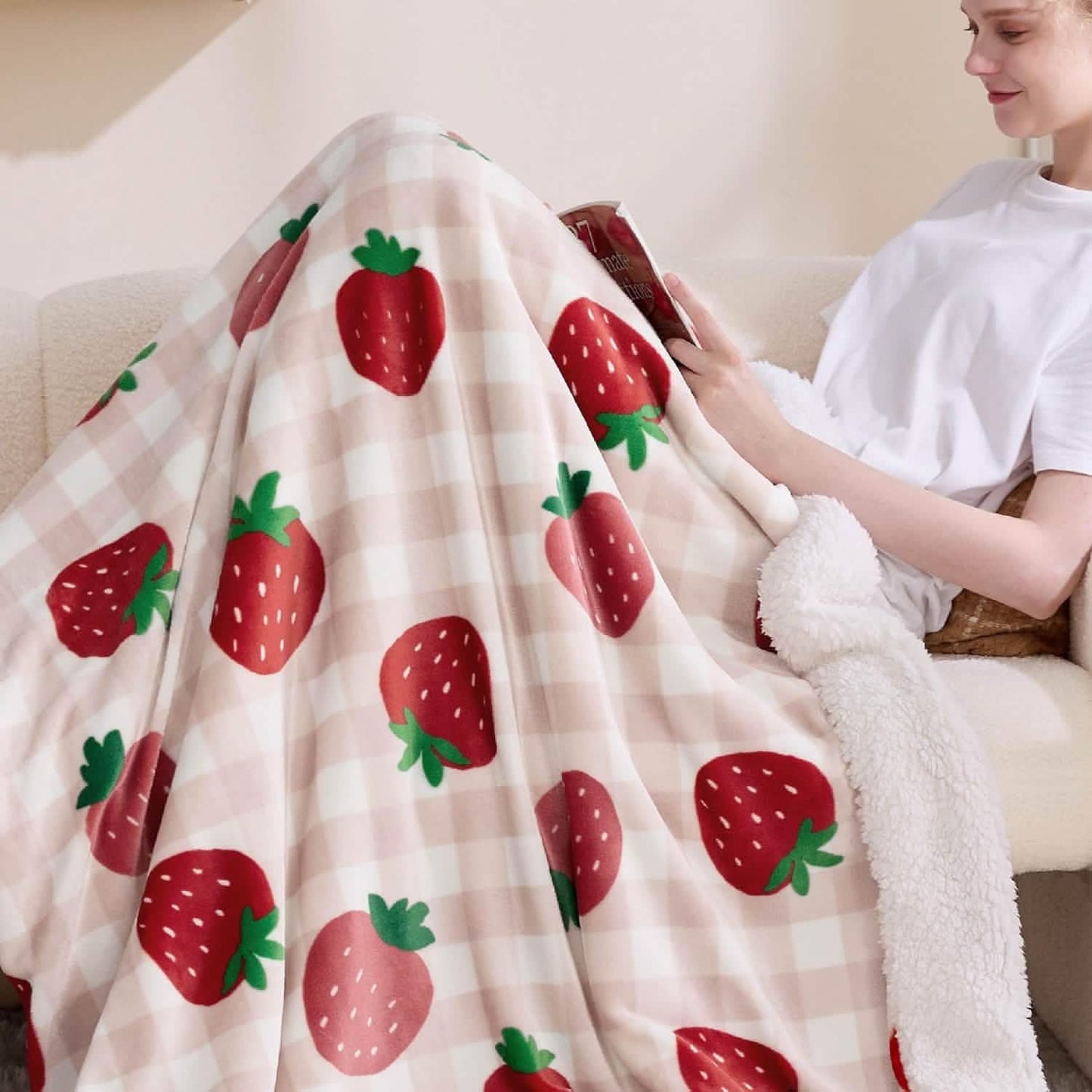Printed Throw Sherpa Blanket strawberry