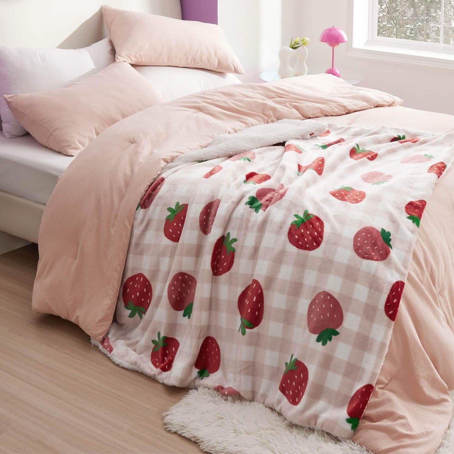Printed Throw Sherpa Blanket strawberry