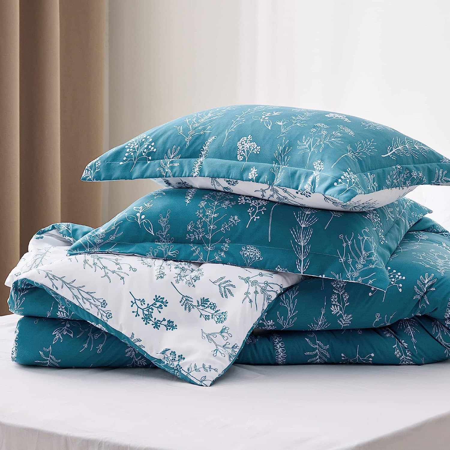 Reversible Floral Print Comforter Set