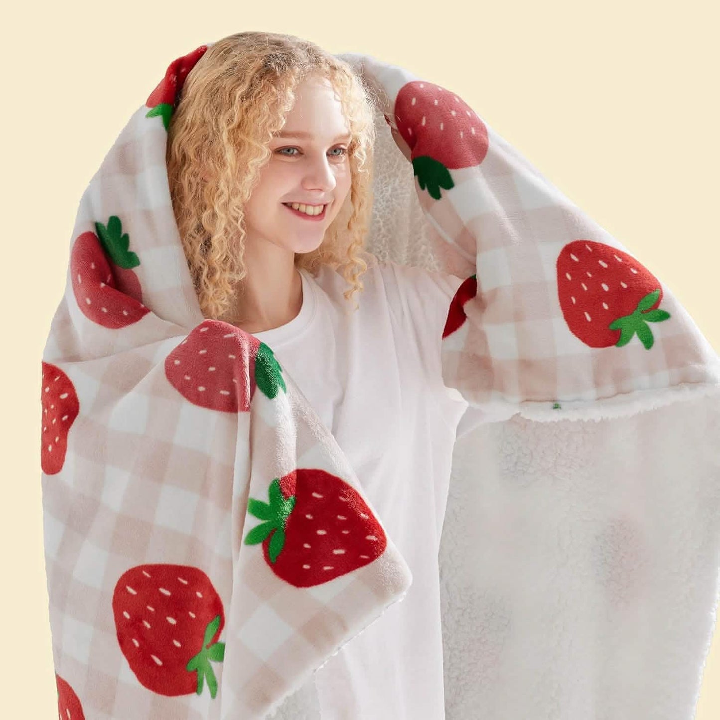 Printed Throw Sherpa Blanket strawberry