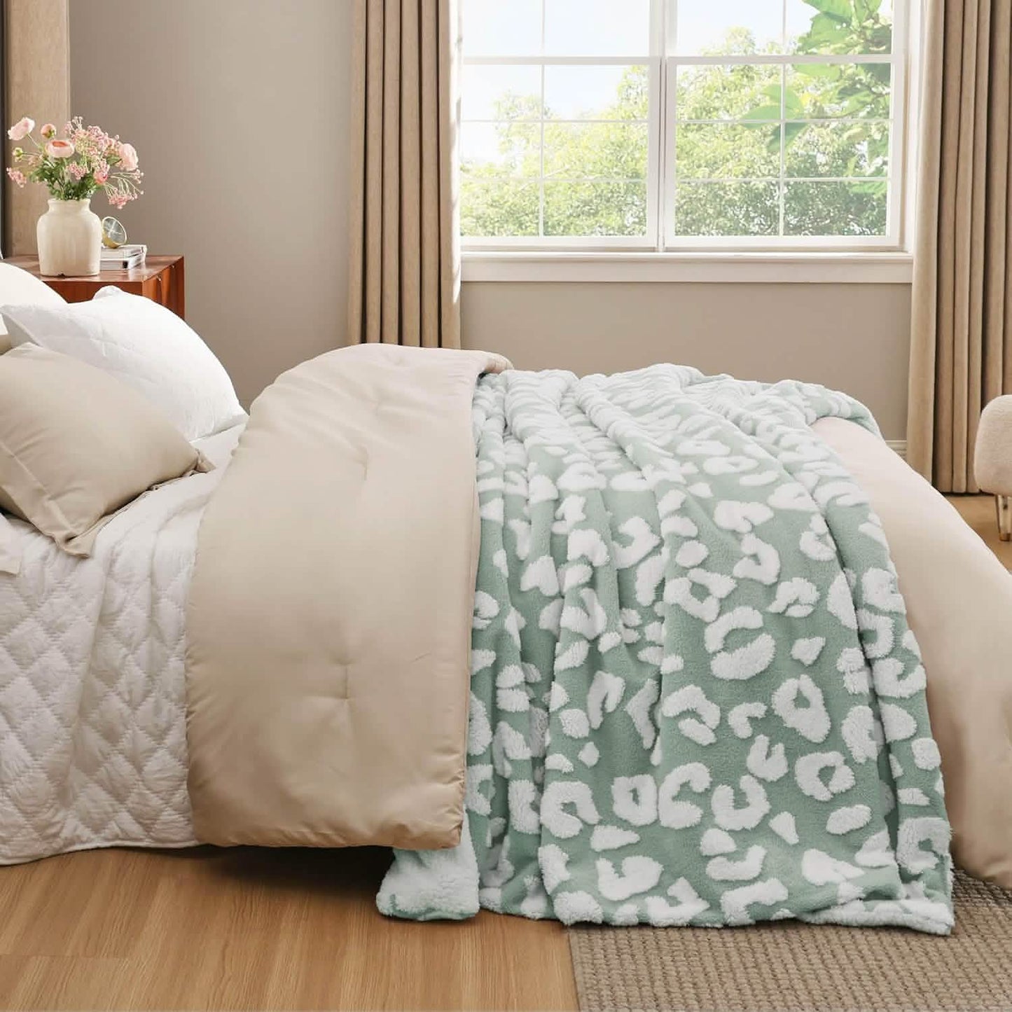 Textured Sherpa Fleece Blanket
