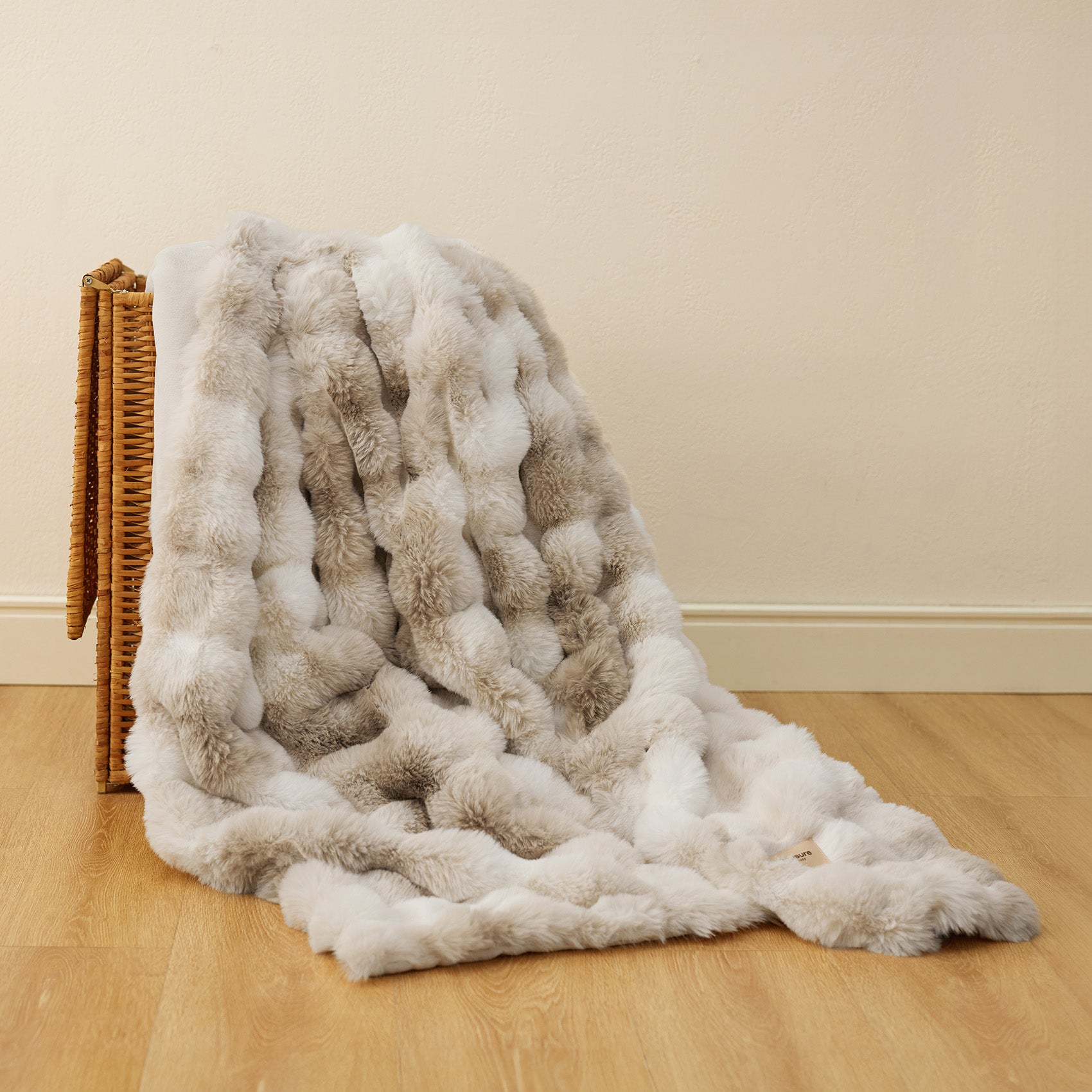 GentleSoft™ Bubble Faux Fur Blanket ( )