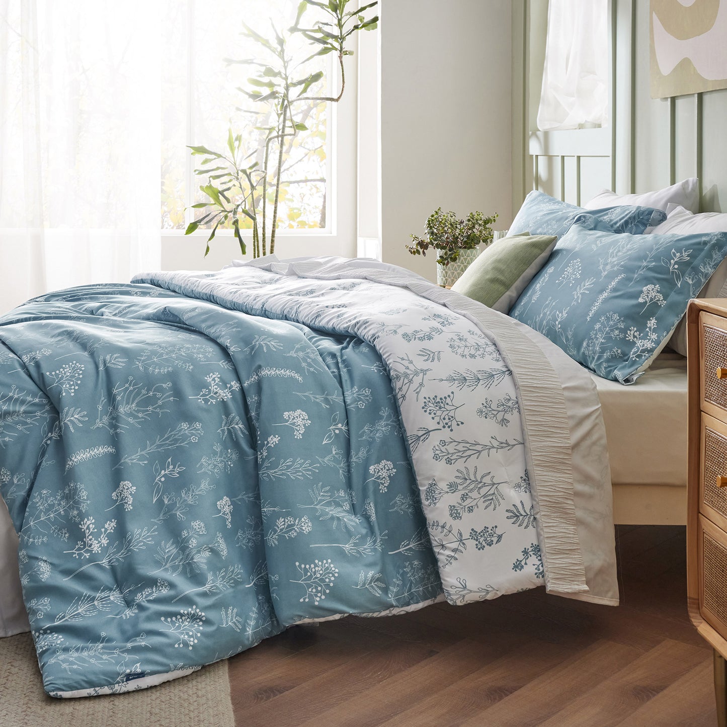 GentleSoft™ Floral Comforter Set