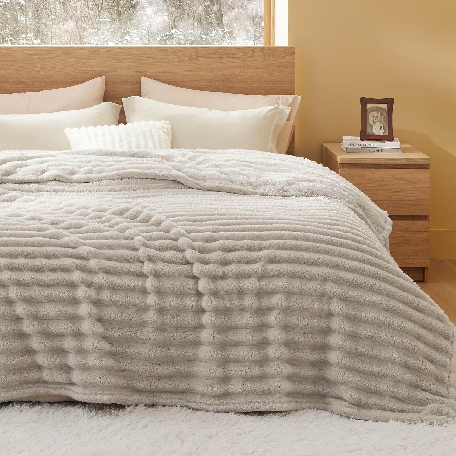 Bedsure GentleSoft™ Luxe Blanket