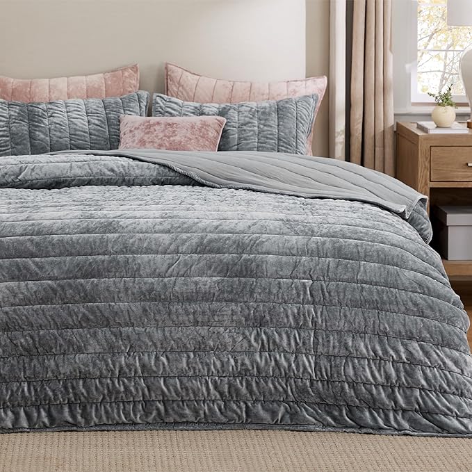 Bedsure Grace Striped Velvet Quilt Set