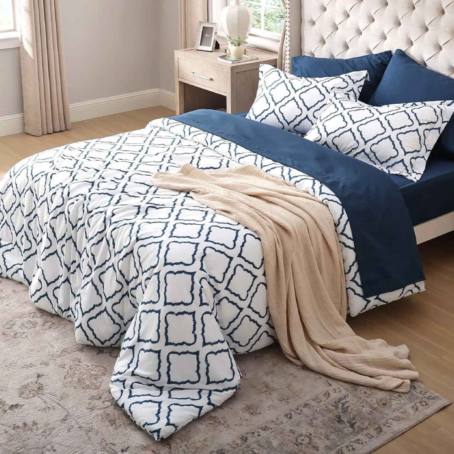 Quatrefoil Bedding Set