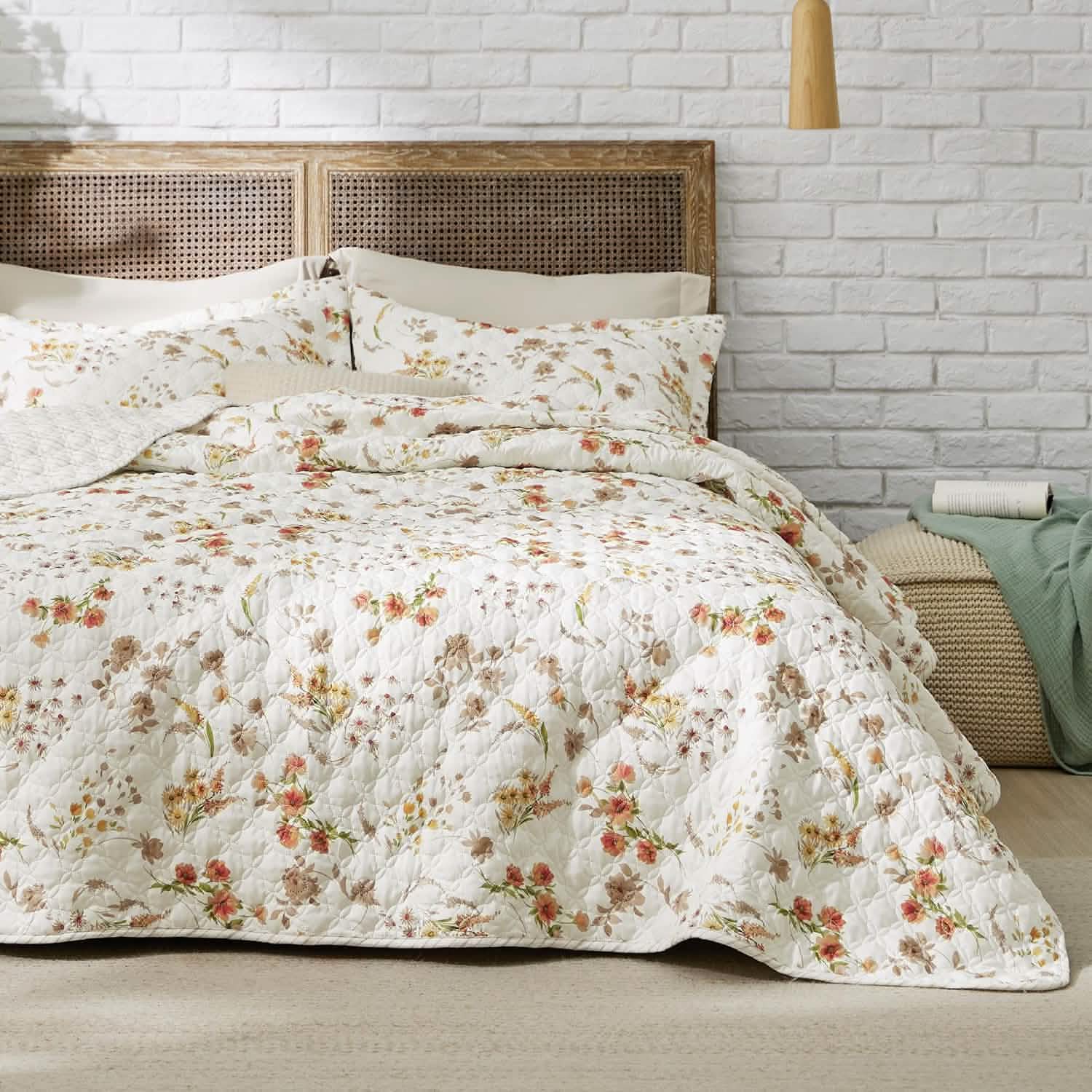 Floral Quilt Set White