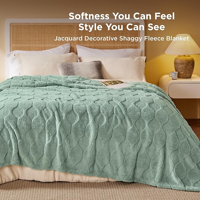 Bedsure Acquard Decorative Shaggy Fleece Blanket