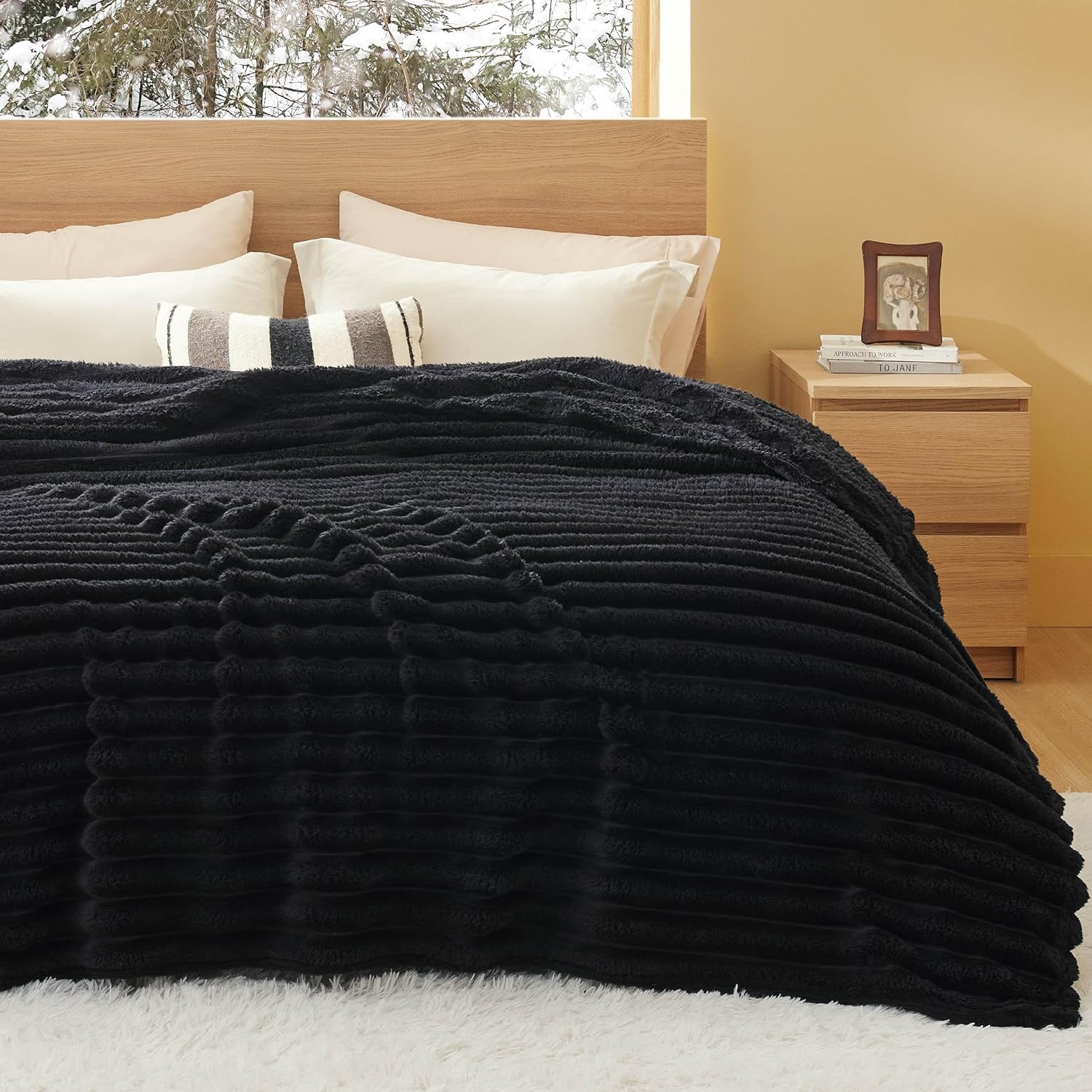 Bedsure GentleSoft™ Luxe Blanket