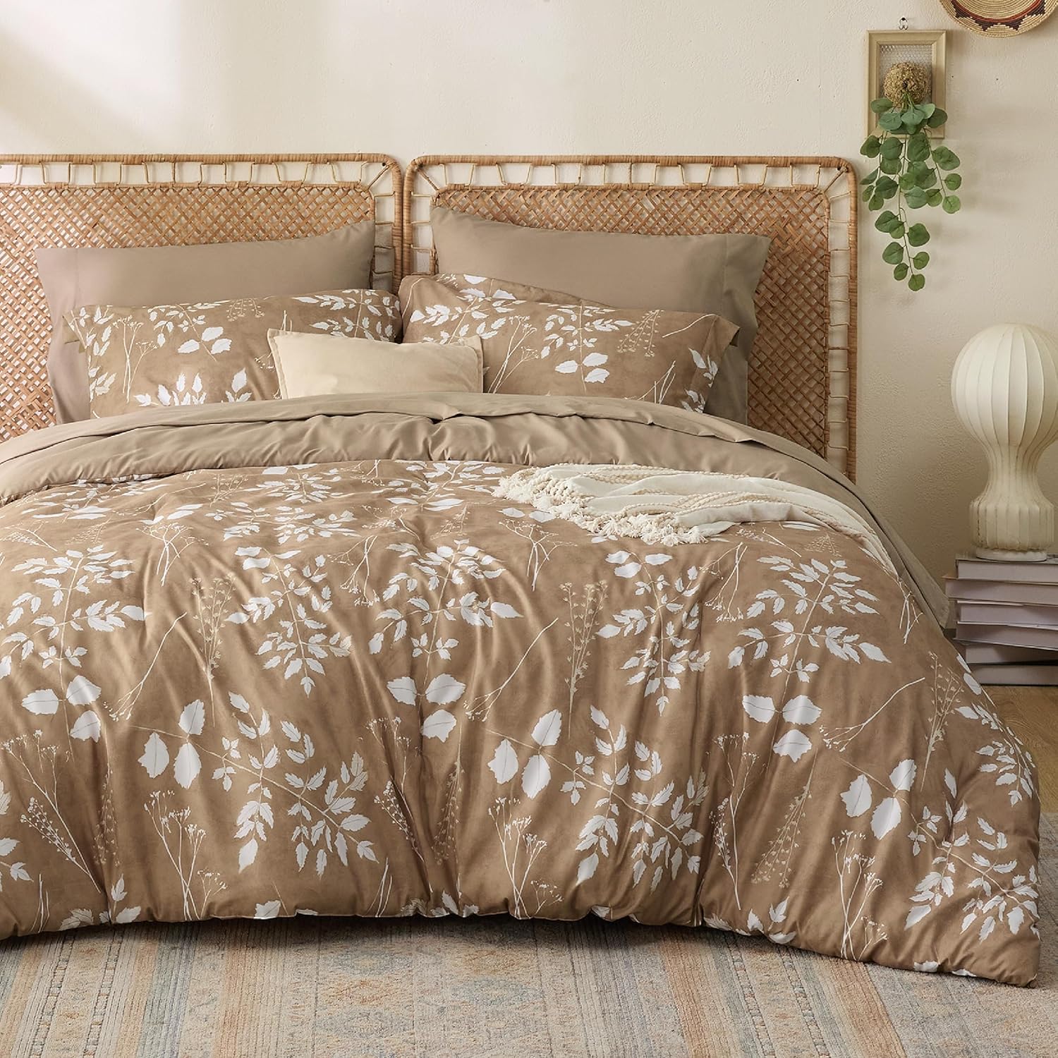 Bedsure Elegant Floral Comforter Sets