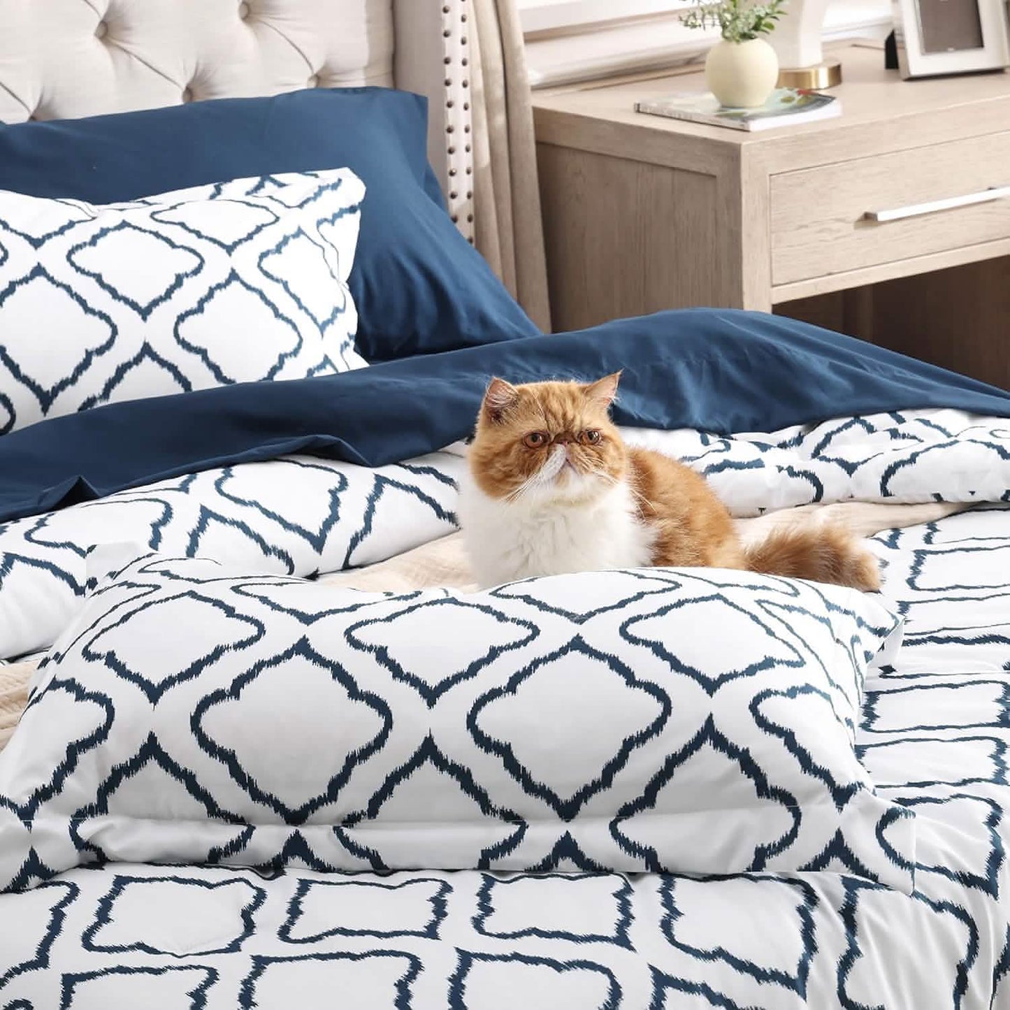 Quatrefoil Bedding Set
