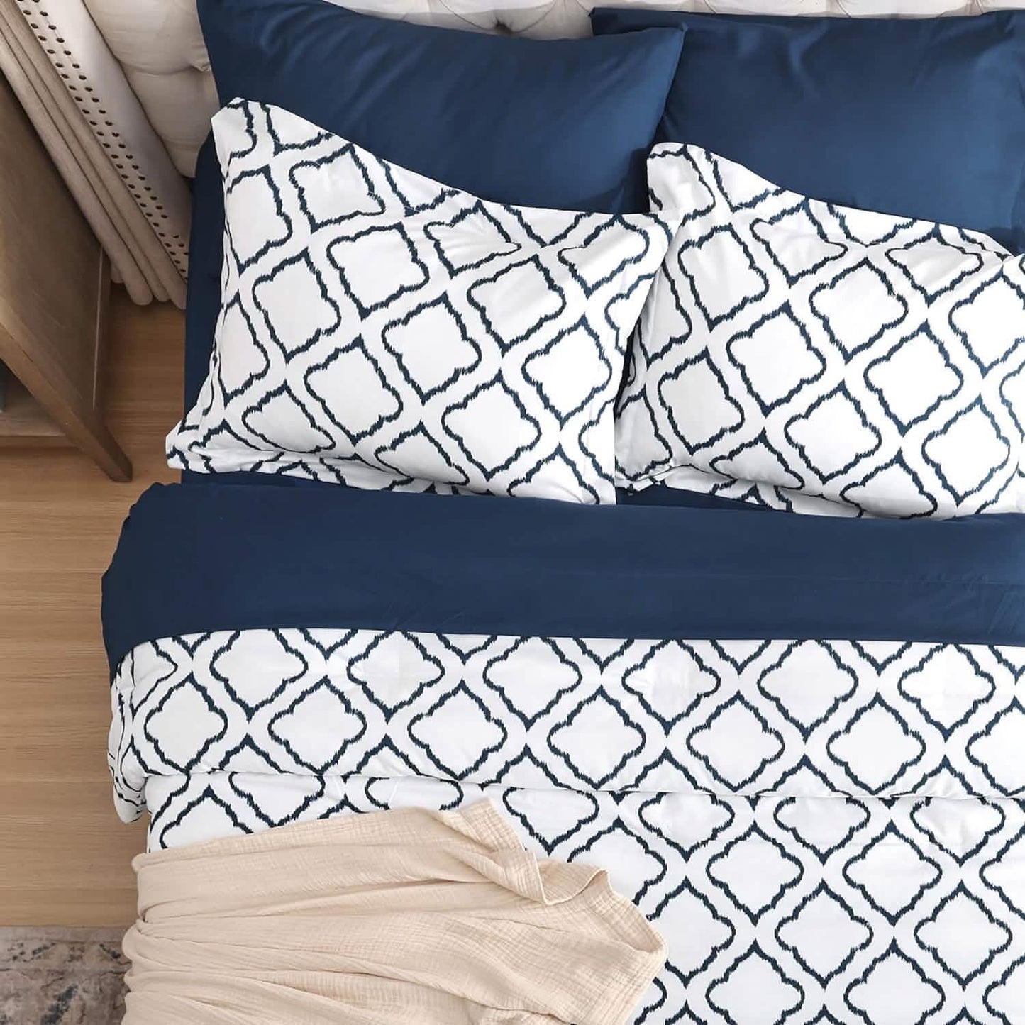 Quatrefoil Bedding Set