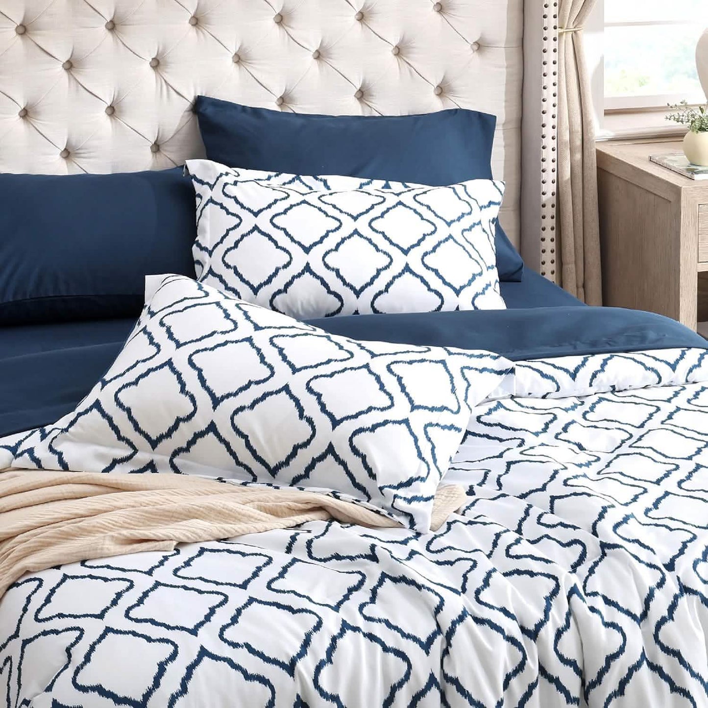Quatrefoil Bedding Set