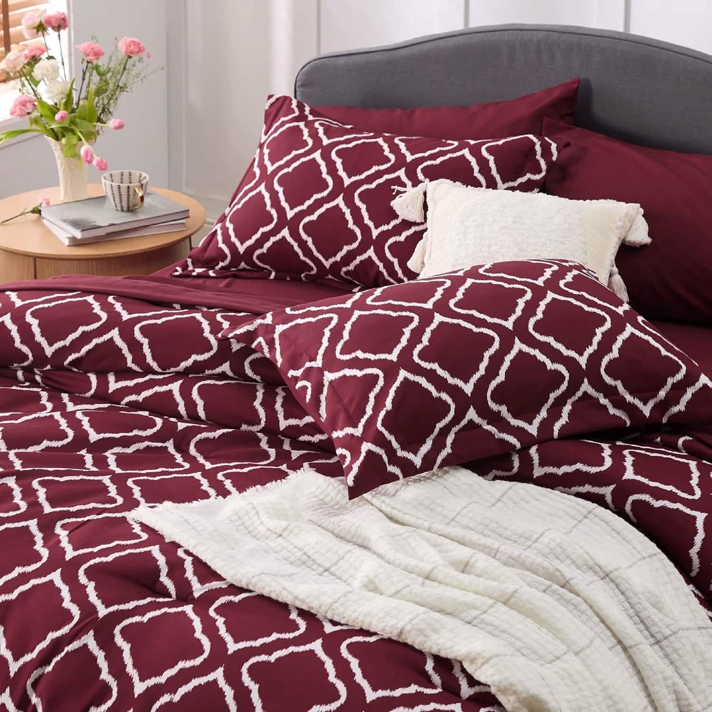 Quatrefoil Bedding Set
