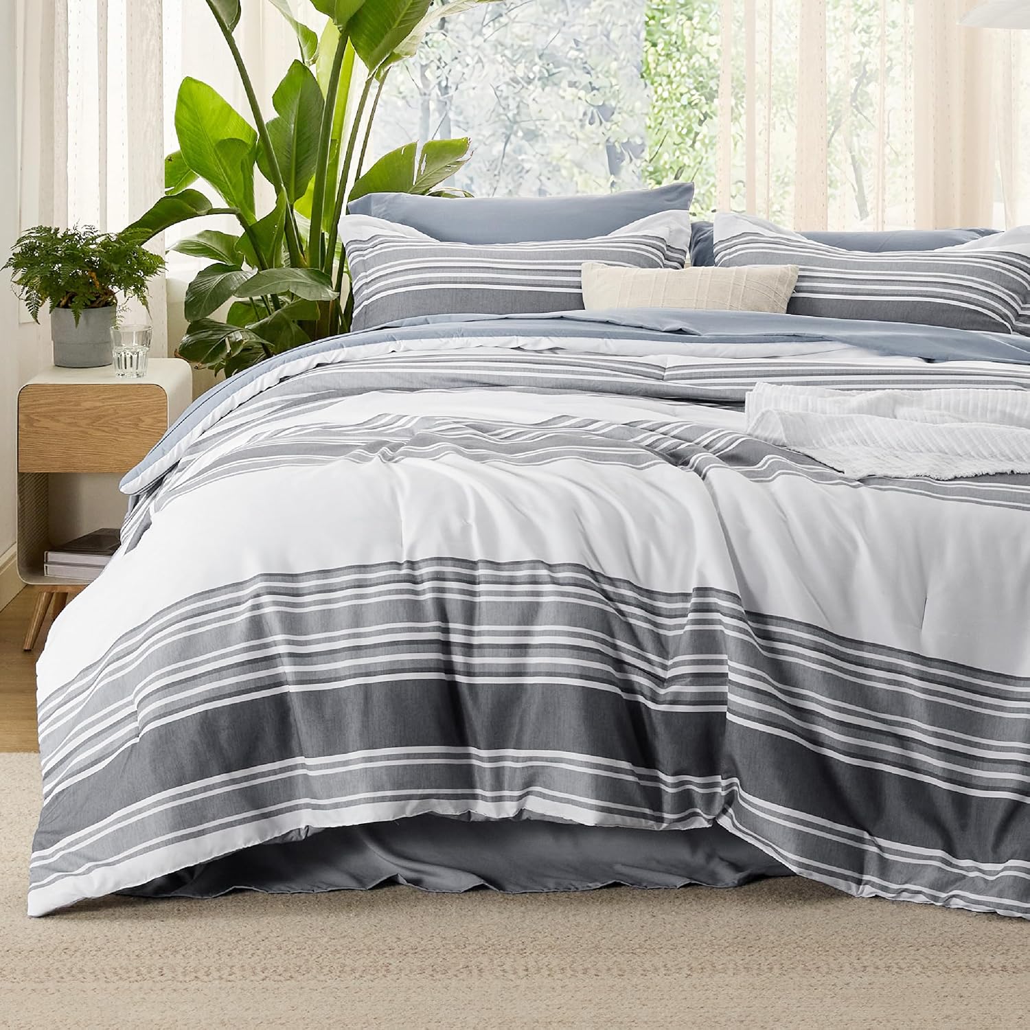 Stripe-Patterned Bed-in-a-Bag