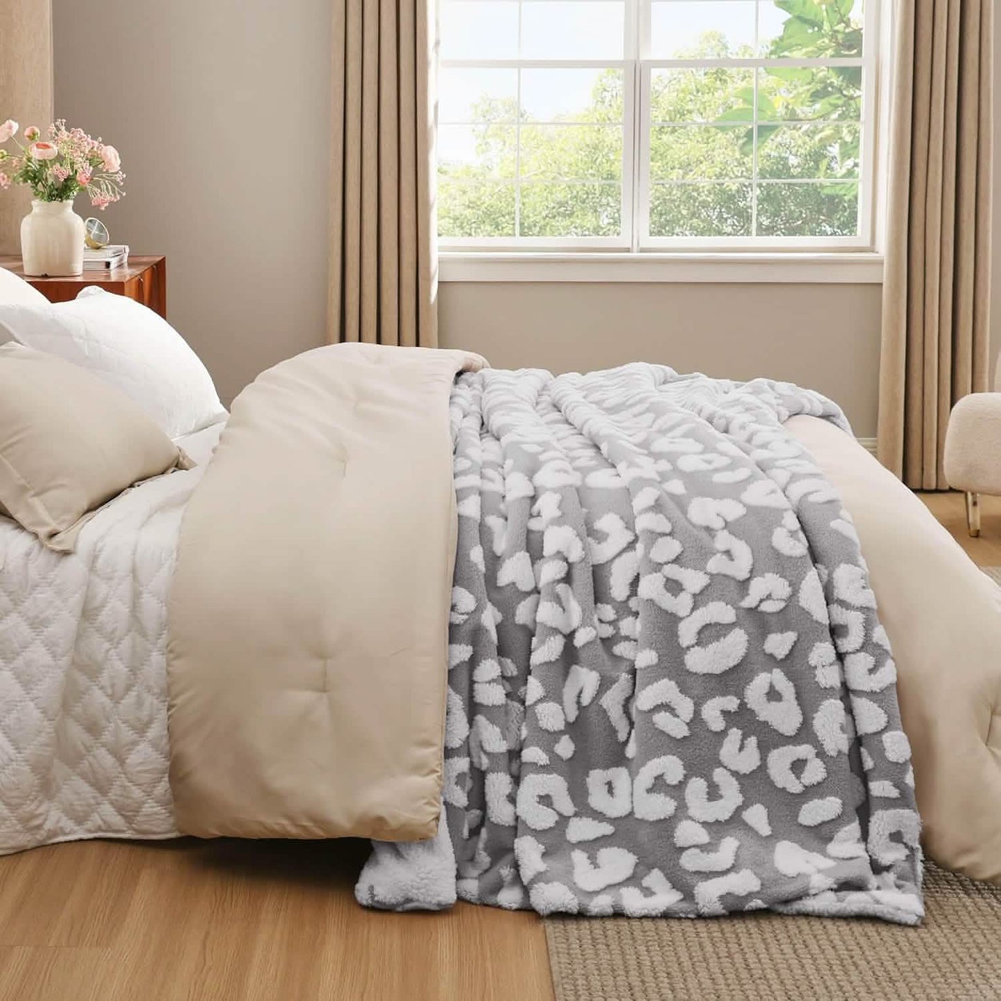 Textured Sherpa Fleece Blanket