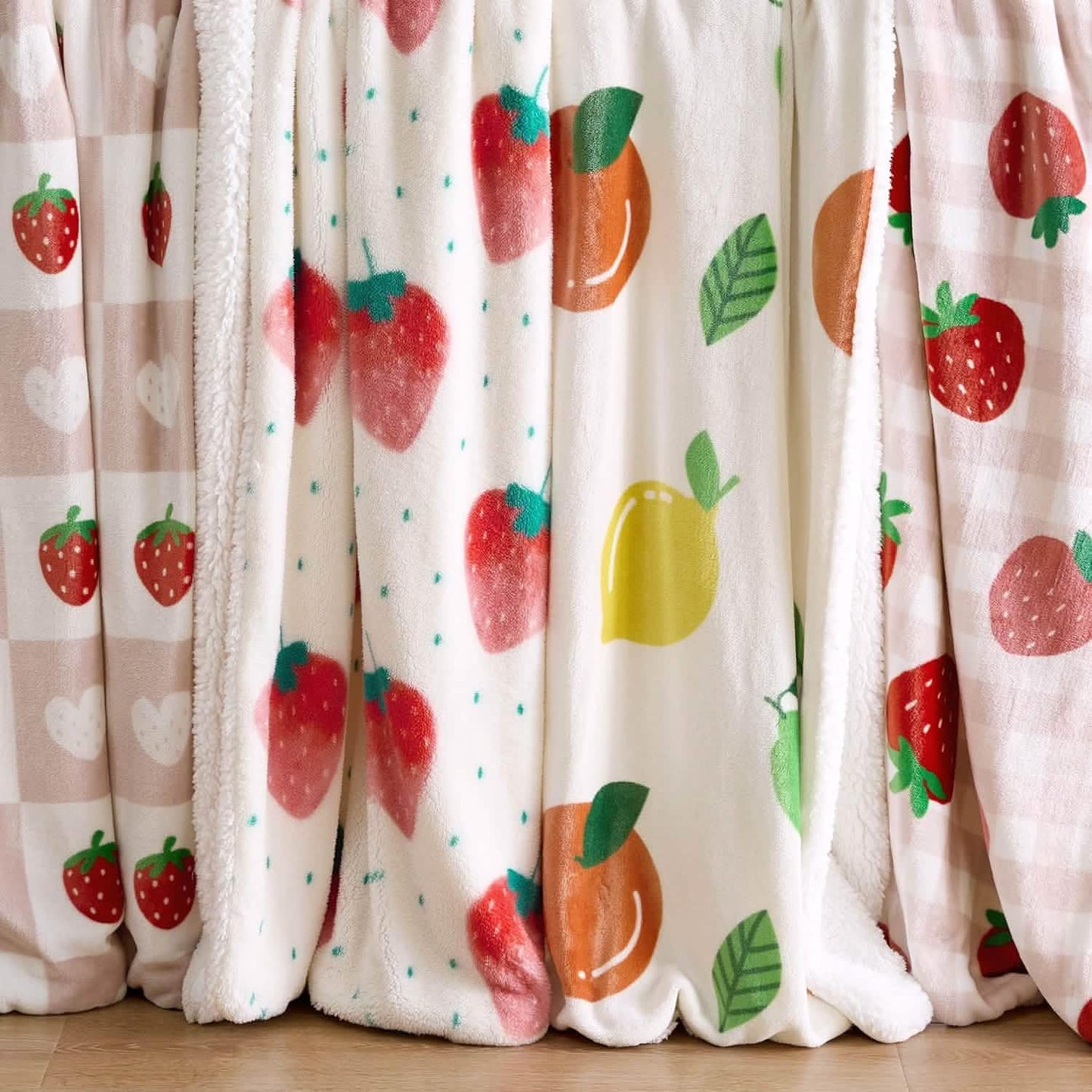 Printed Throw Sherpa Blanket strawberry