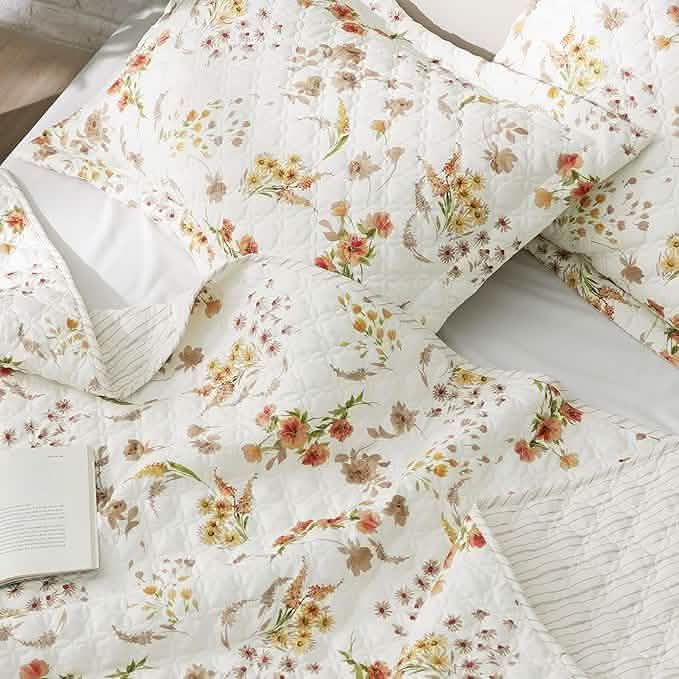 Floral Quilt Set White
