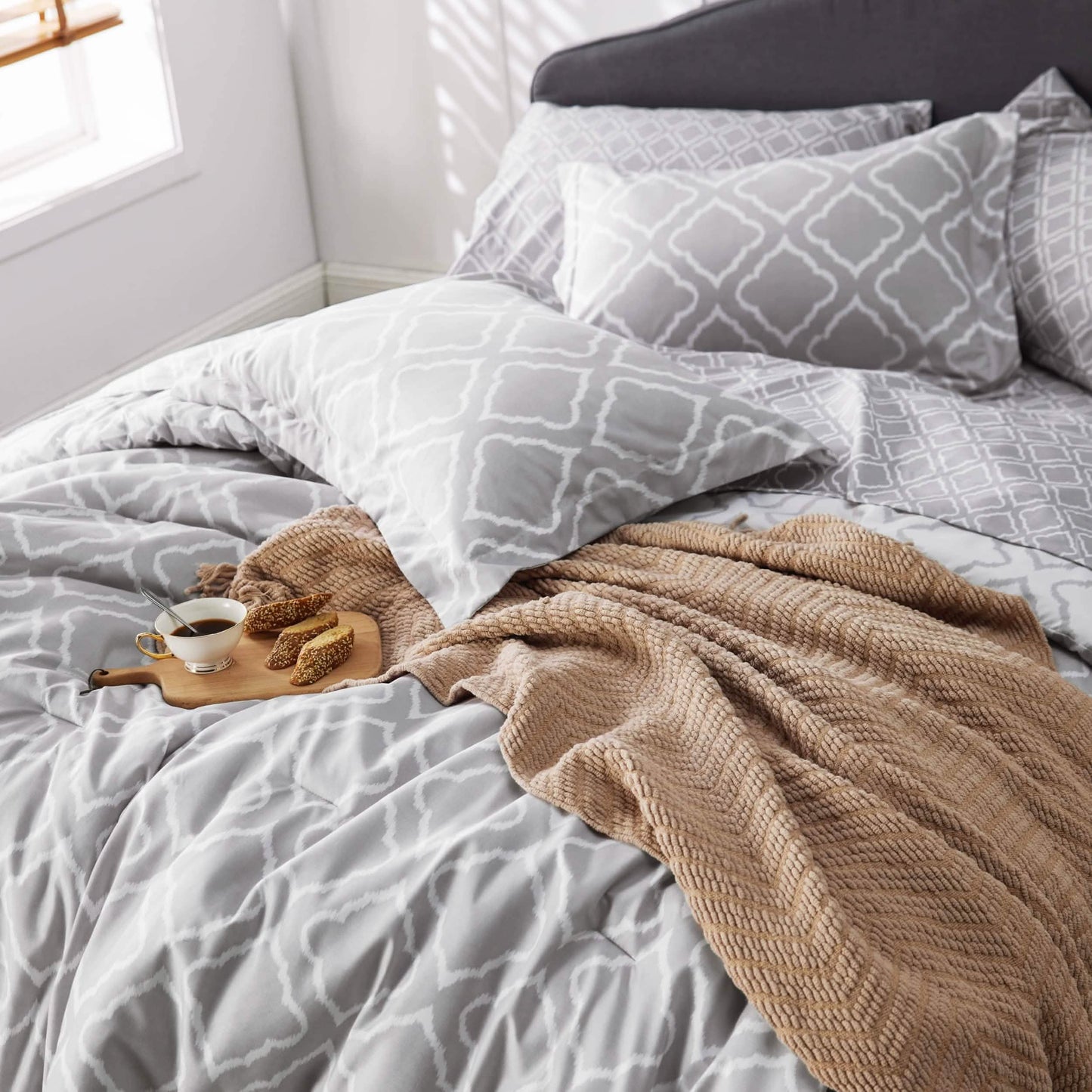 Quatrefoil Bedding Set