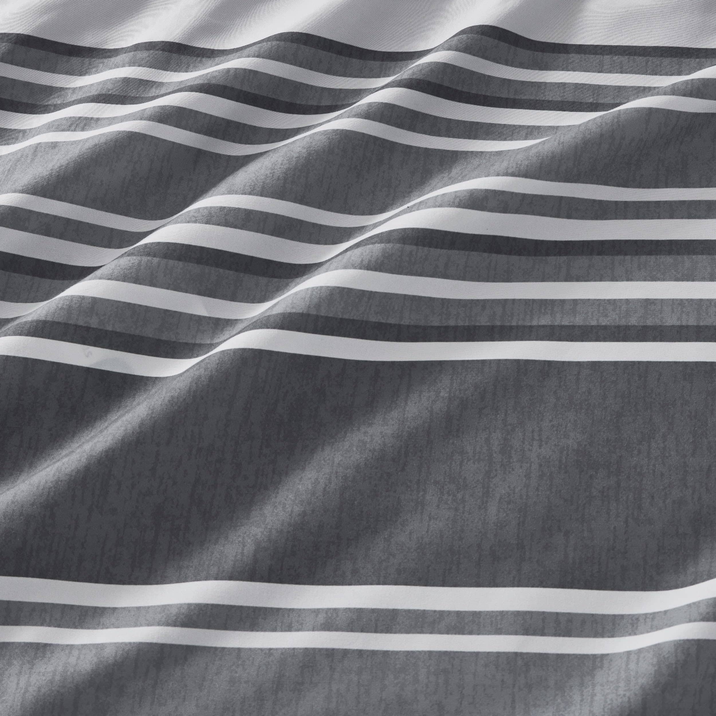 Stripe-Patterned Bed-in-a-Bag-1