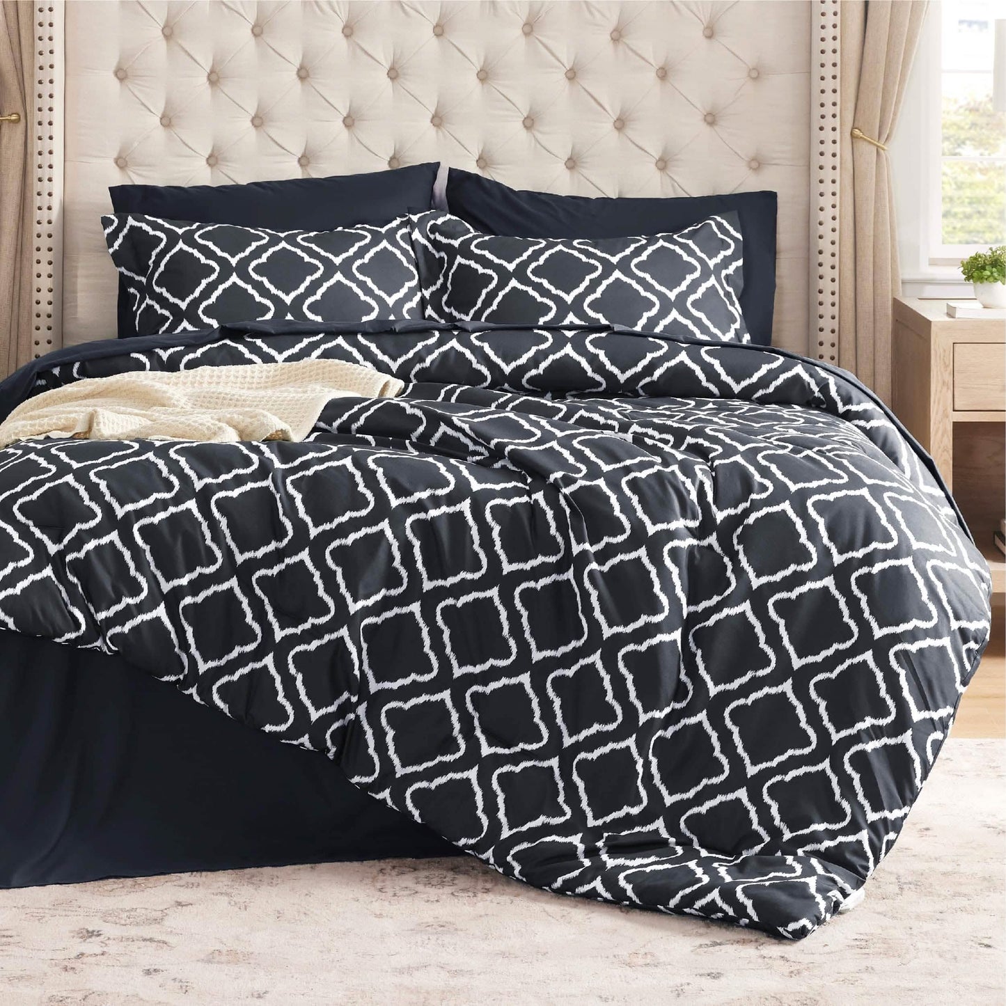 Quatrefoil Bedding Set