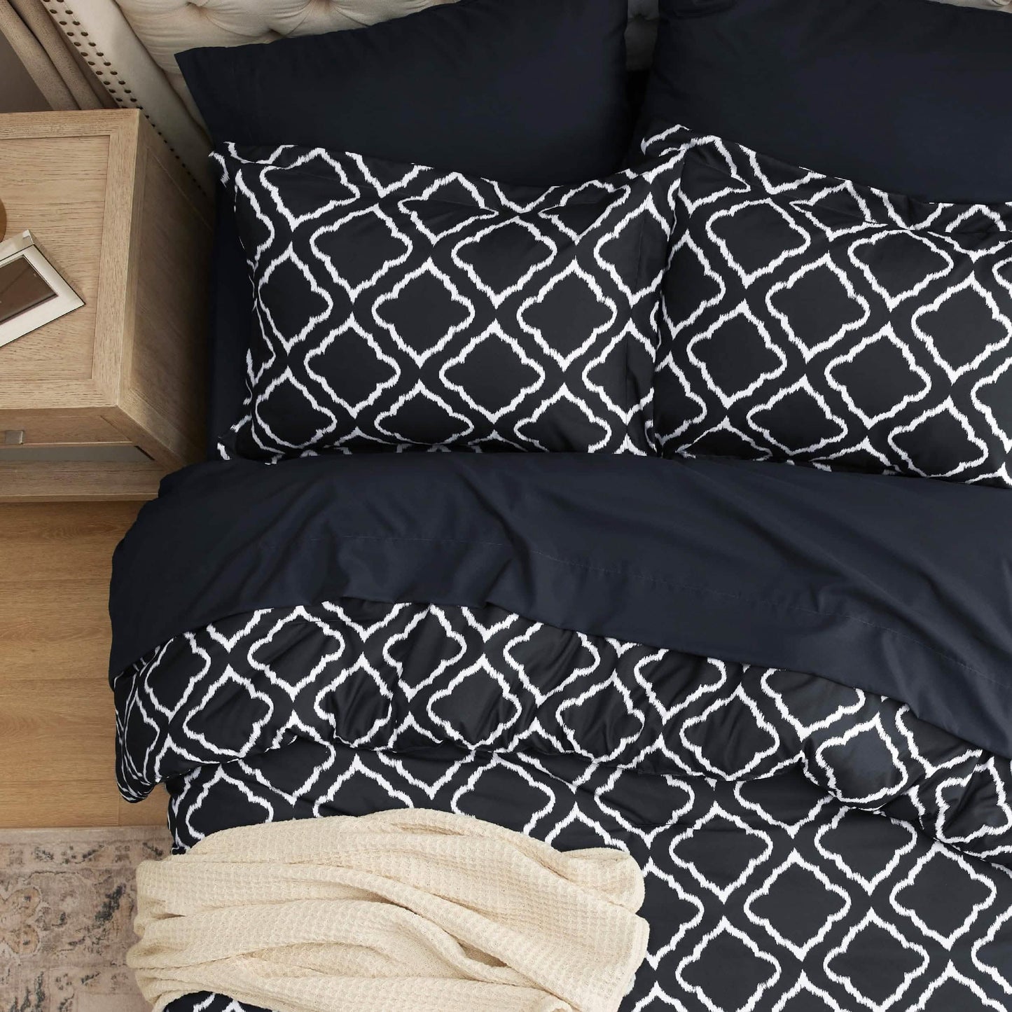 Quatrefoil Bedding Set