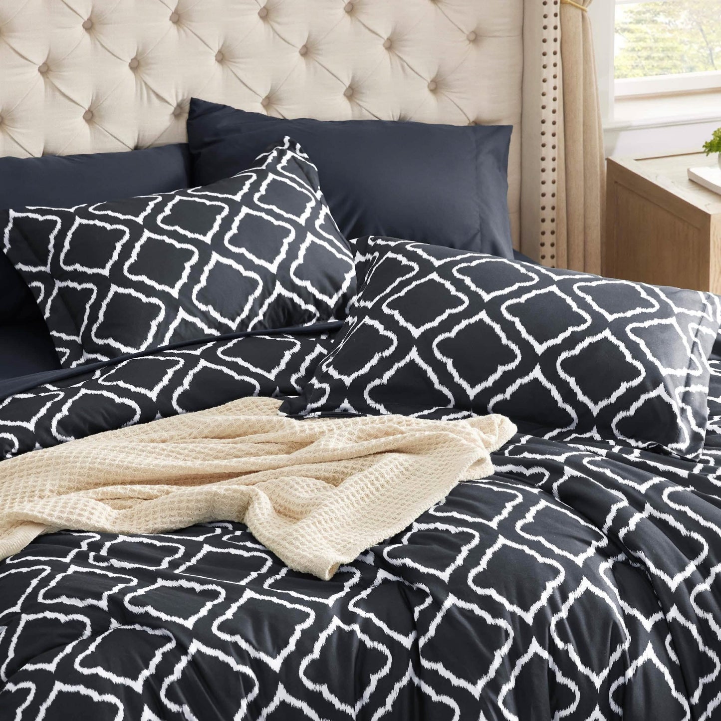 Quatrefoil Bedding Set