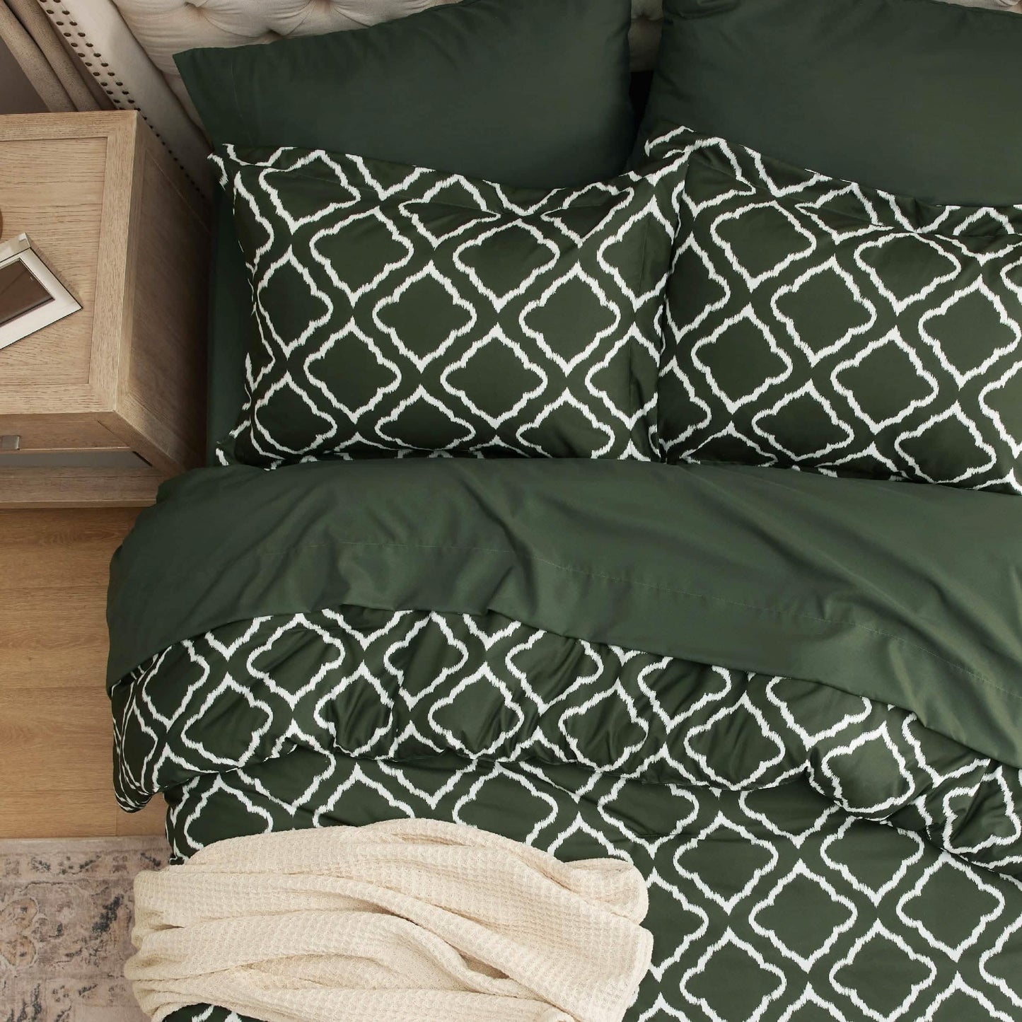 Quatrefoil Bedding Set