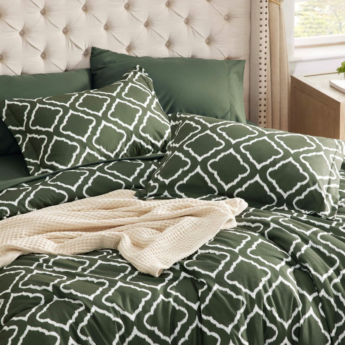 Quatrefoil Bedding Set