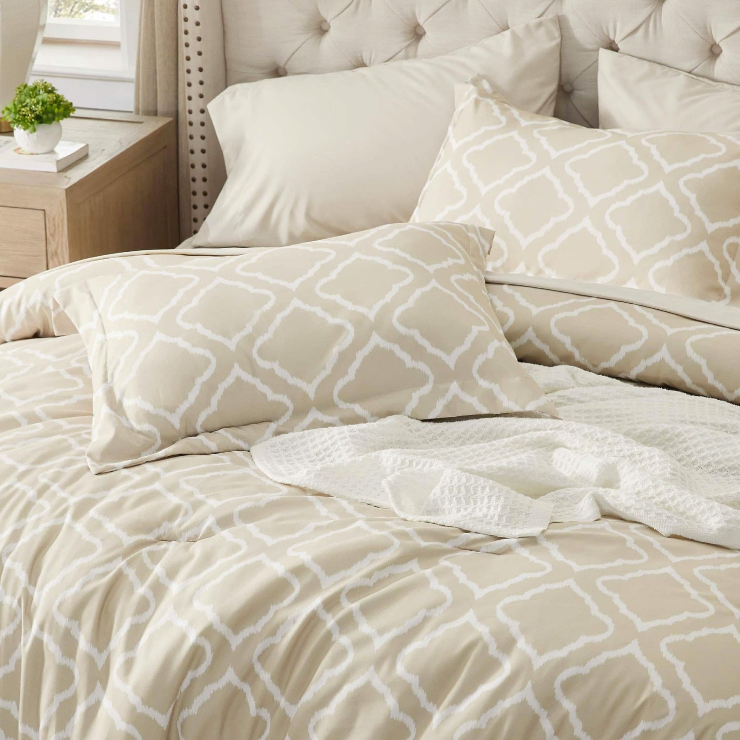 Quatrefoil Bedding Set