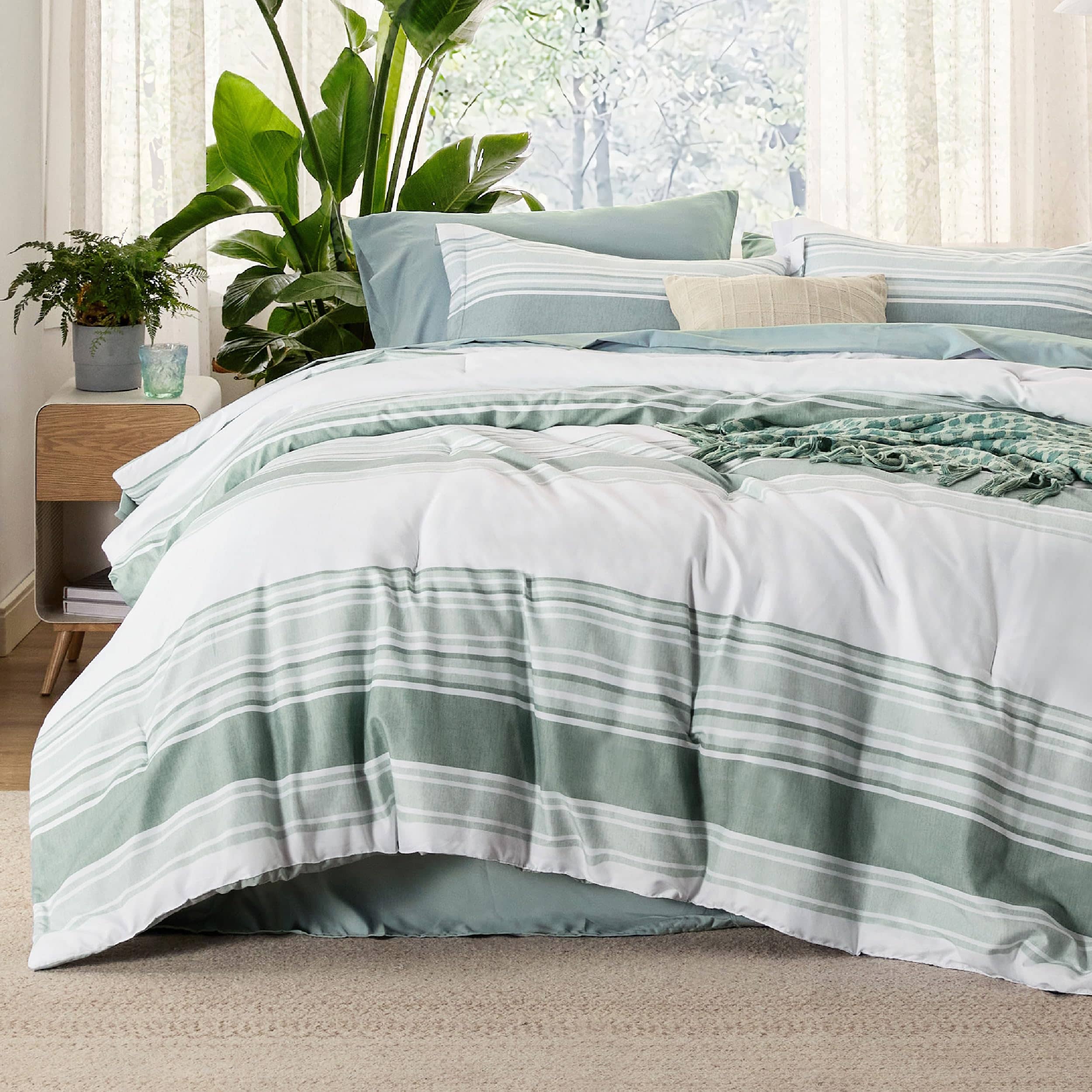 Stripe-Patterned Bed-in-a-Bag