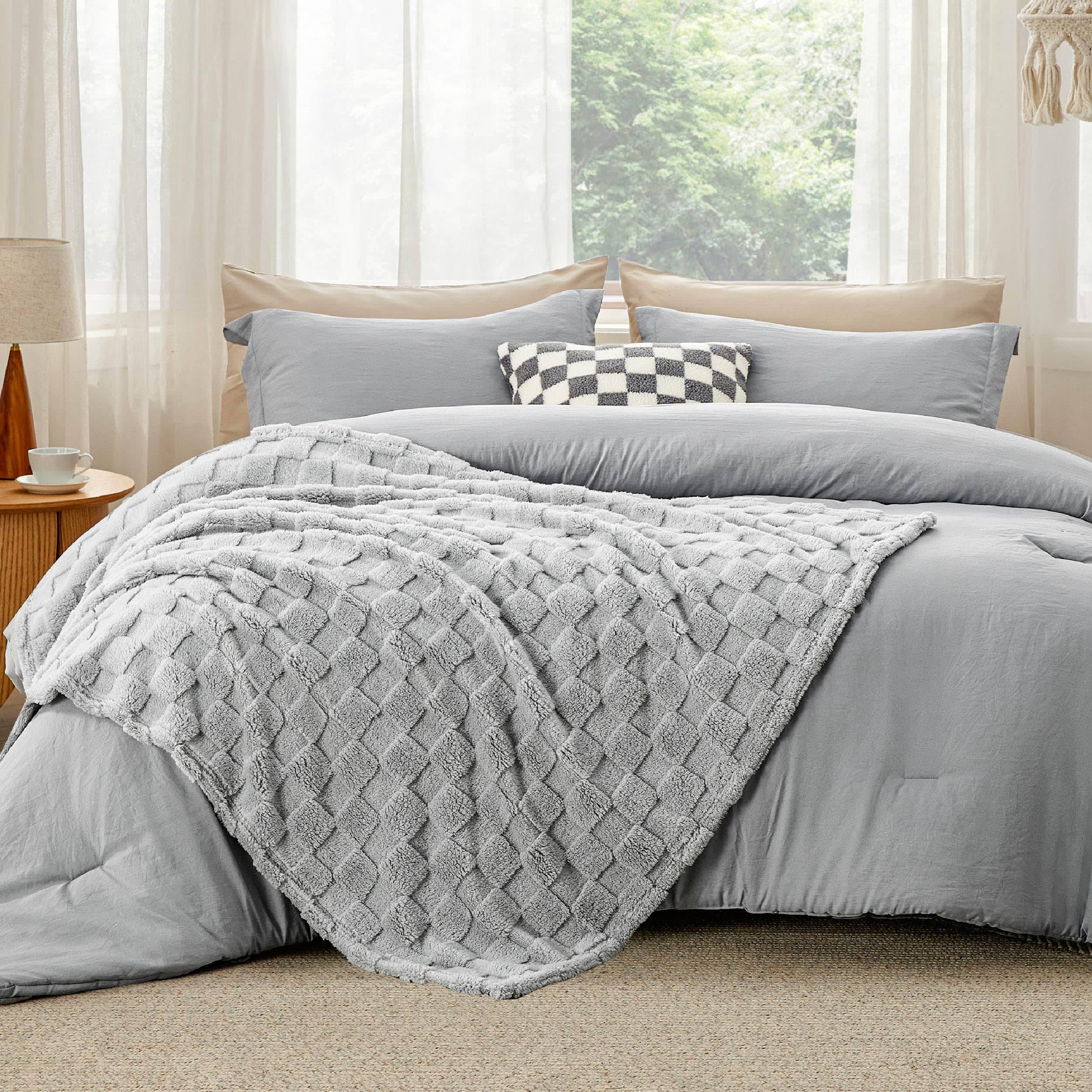 Checkered Comforter Set