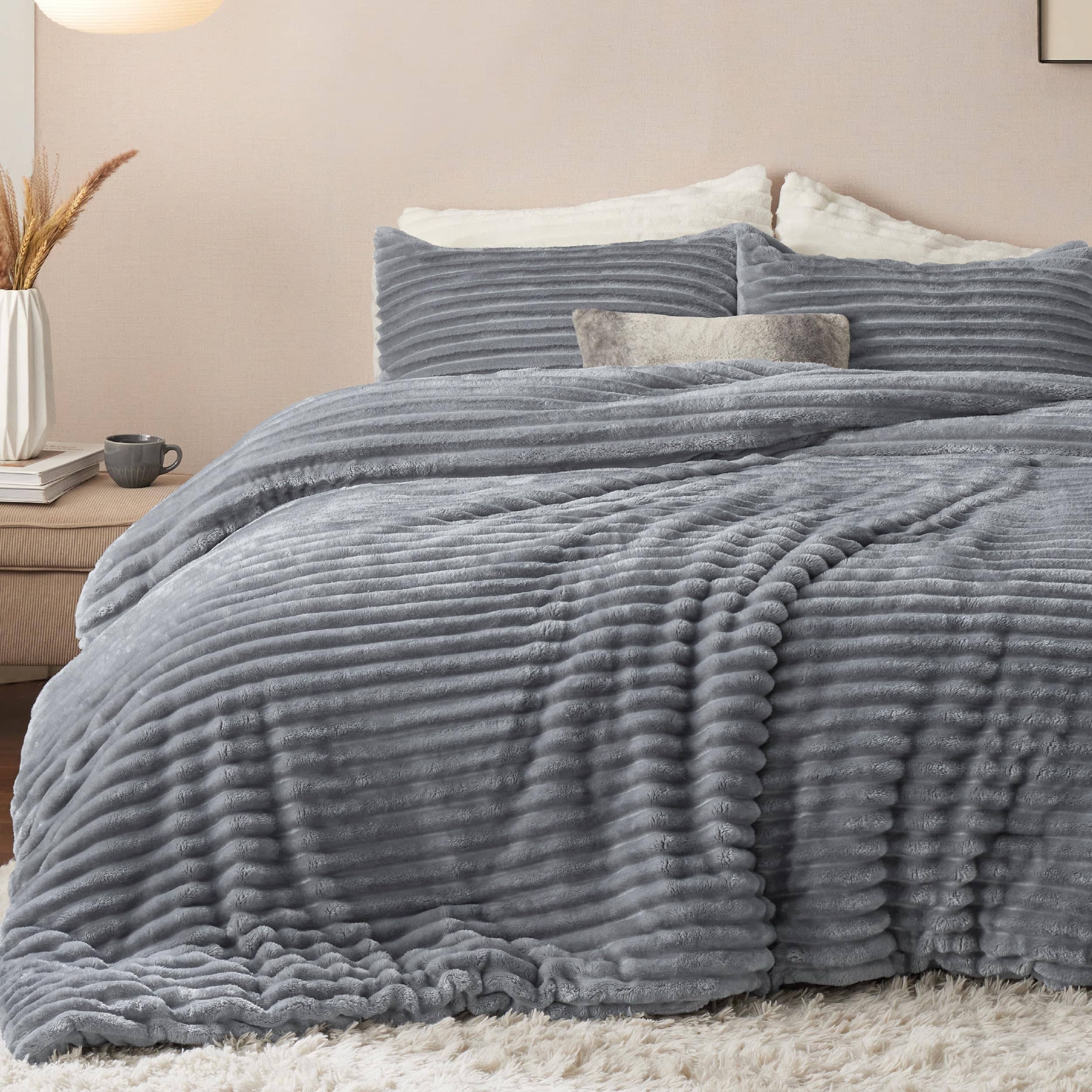 Bedsure Flannel Fleece Fluffy Comforter Set