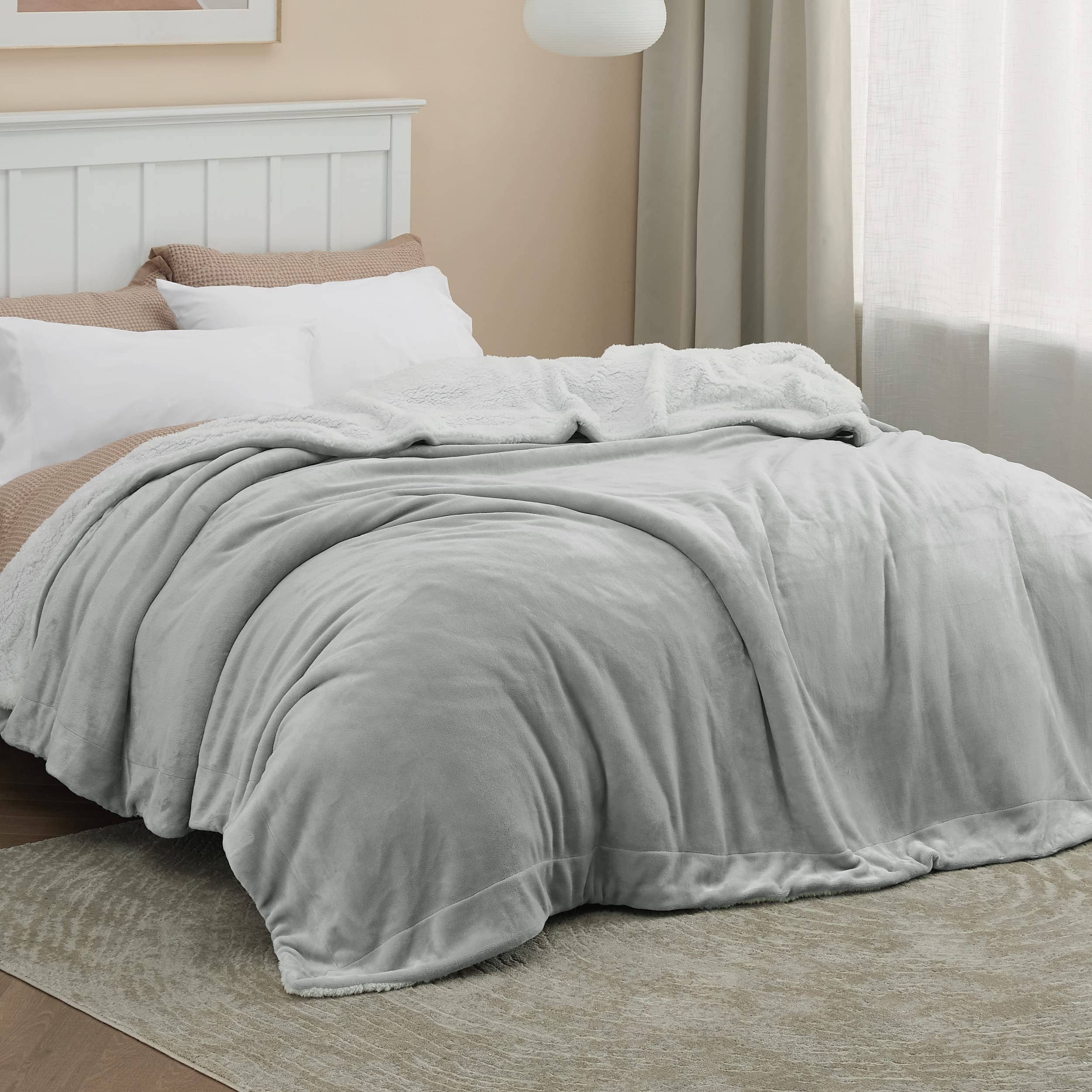 Sherpa and Fleece Reversable Blanket